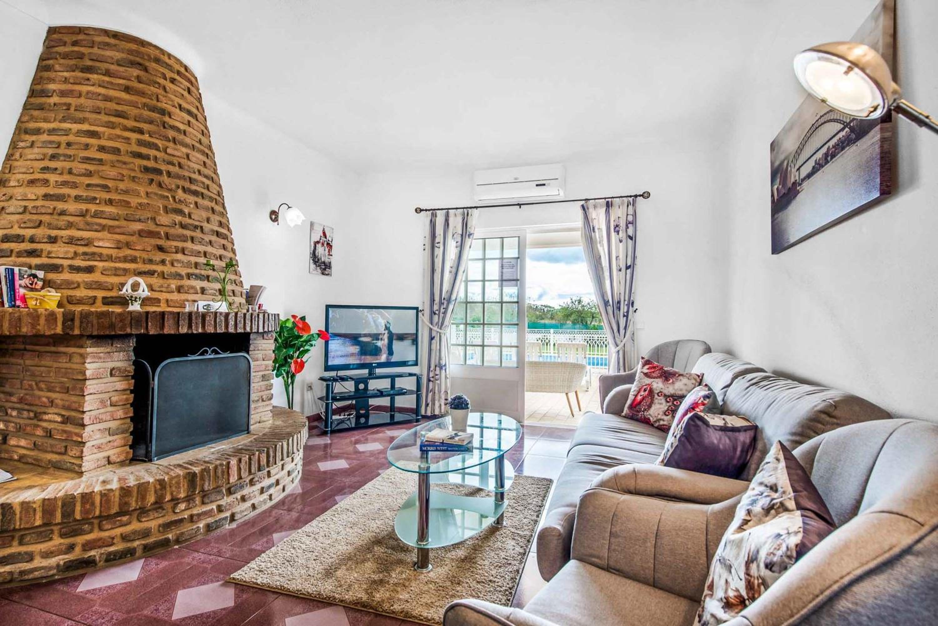 Three-Bedroom Villa photo 2