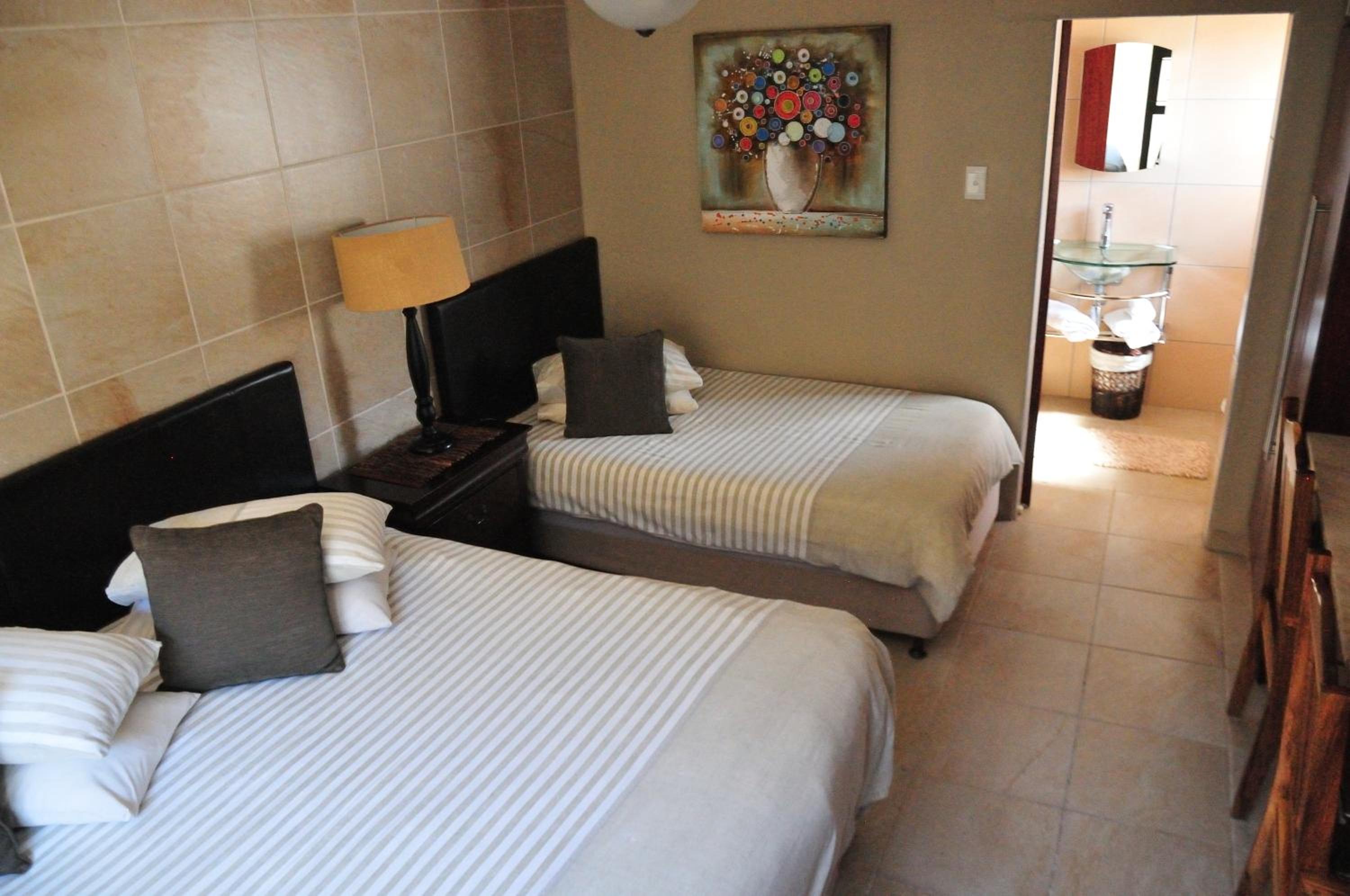 Executive Suite - Photo 3