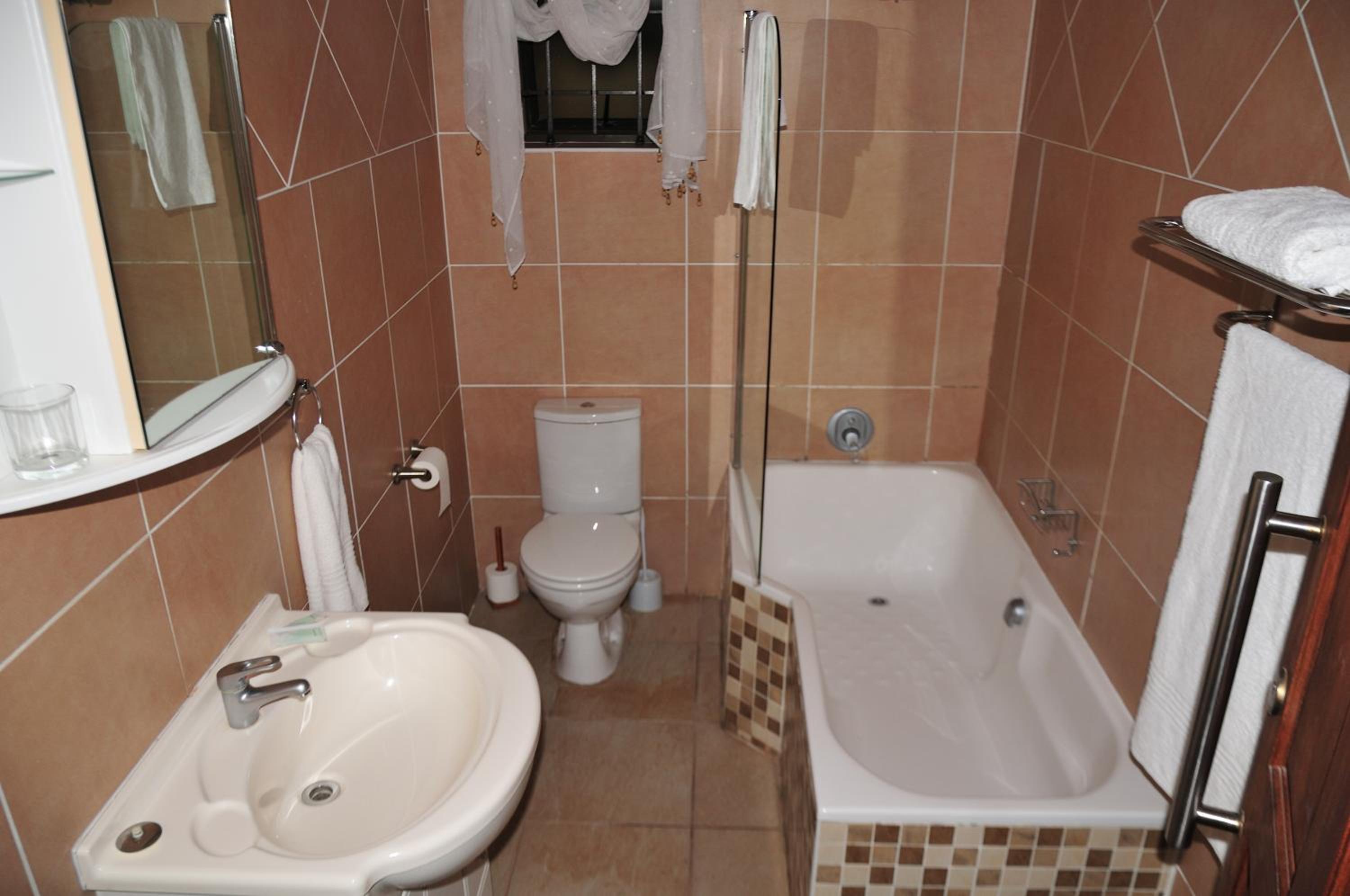 Standard Double or Twin Room - Photo 4
