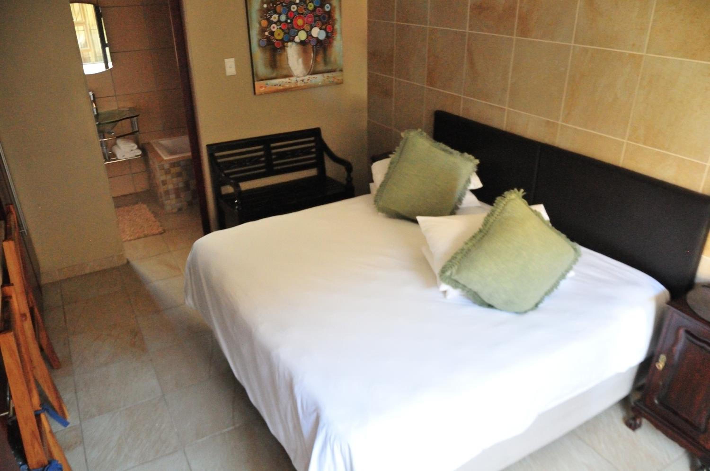 Standard Double Room - Photo 3