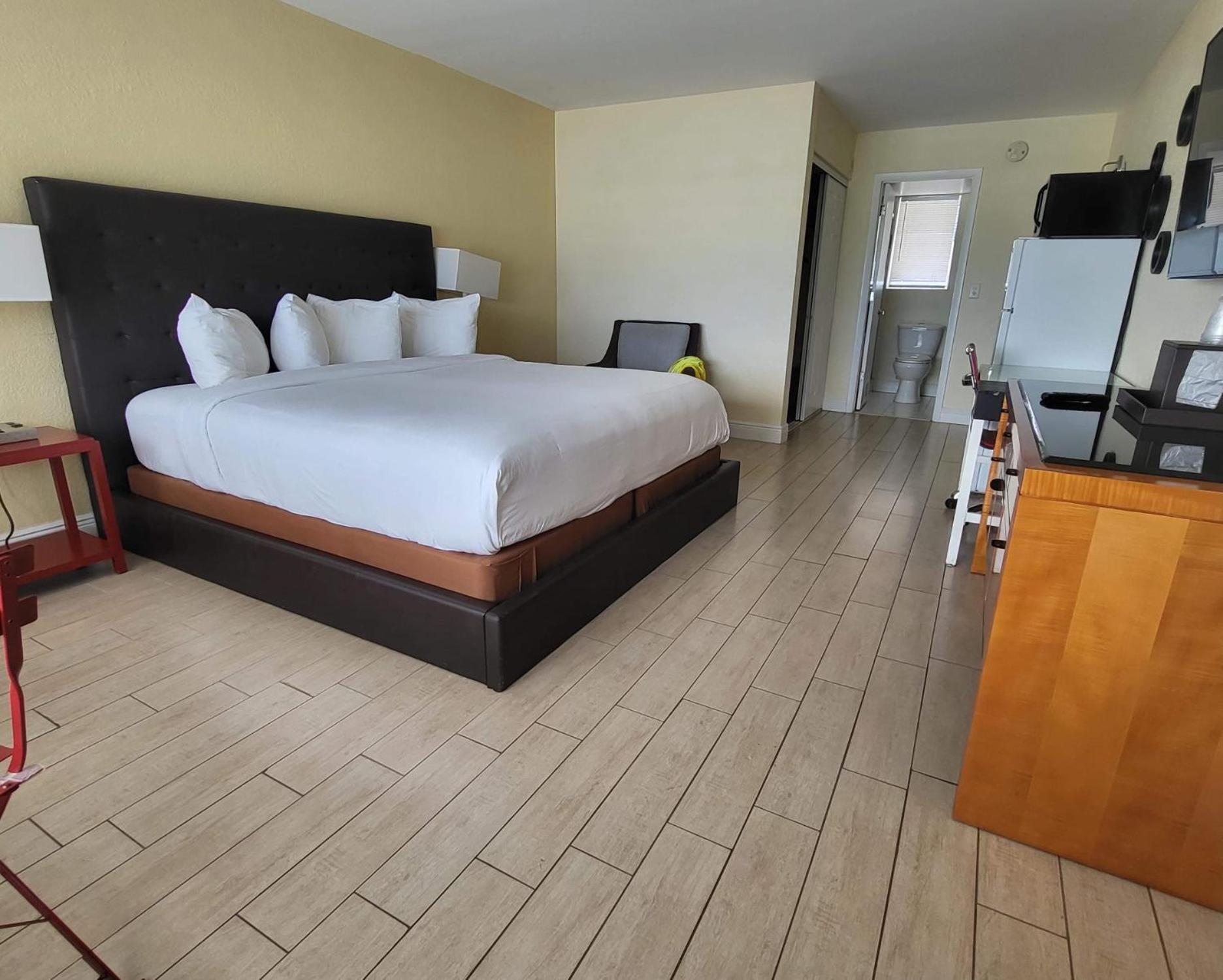 King Room - Non-Smoking - Ground Floor photo 1