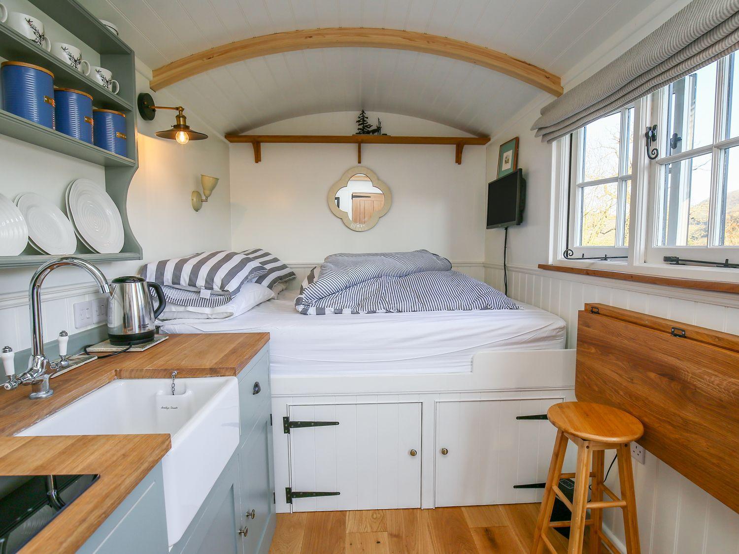 One-Bedroom House photo 1