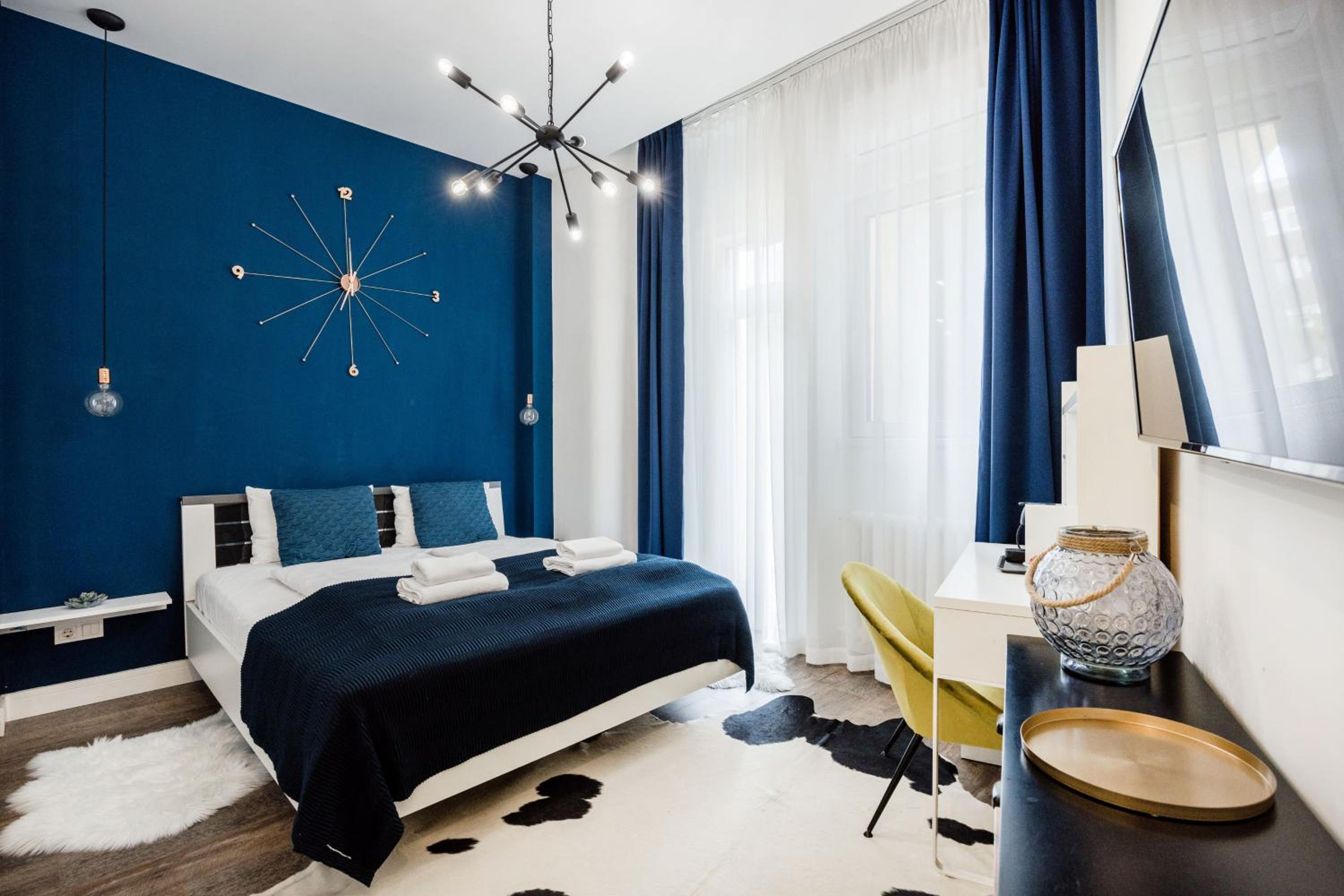 One-Bedroom Apartment - Photo 1