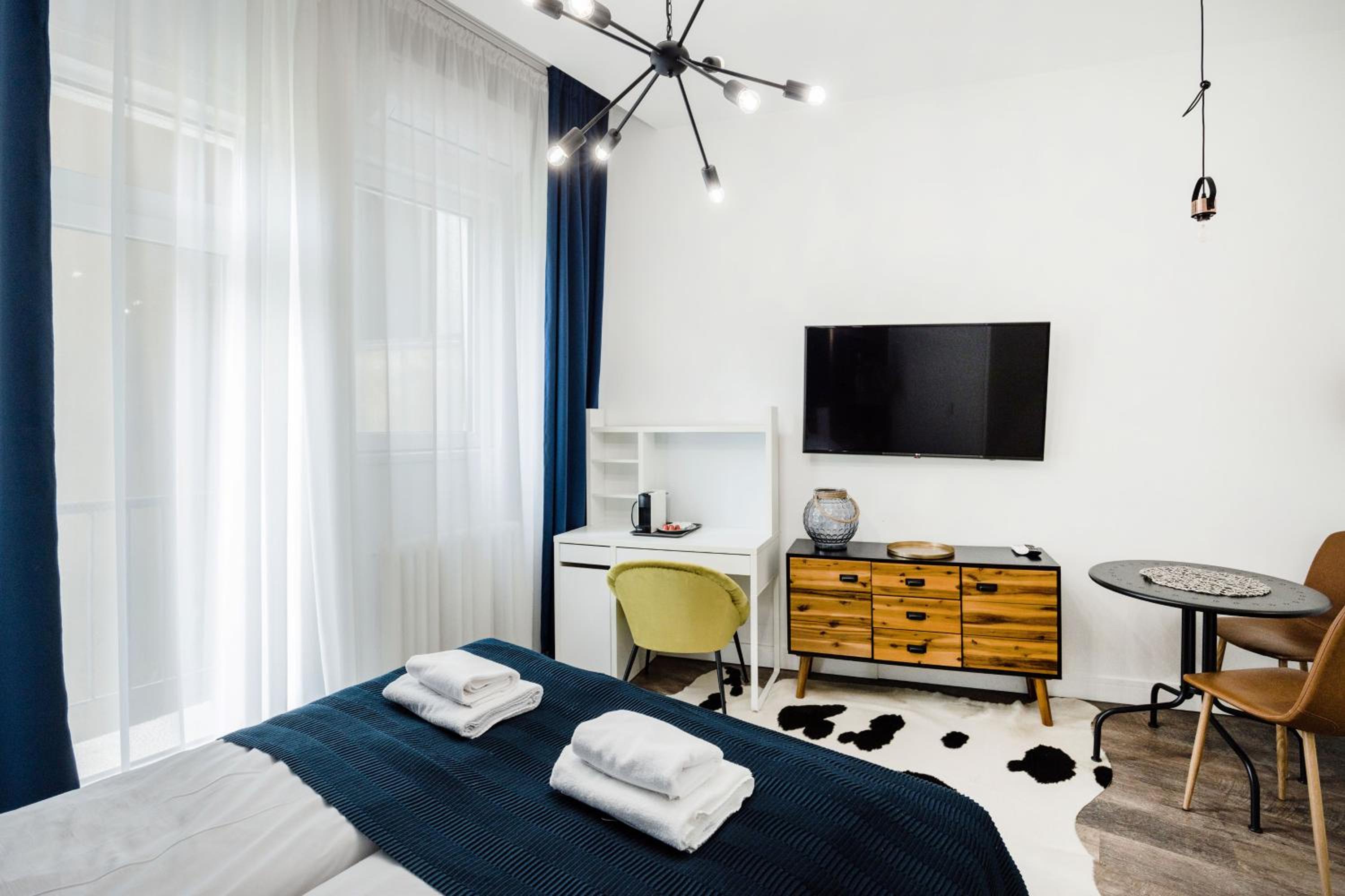 One-Bedroom Apartment - Photo 7