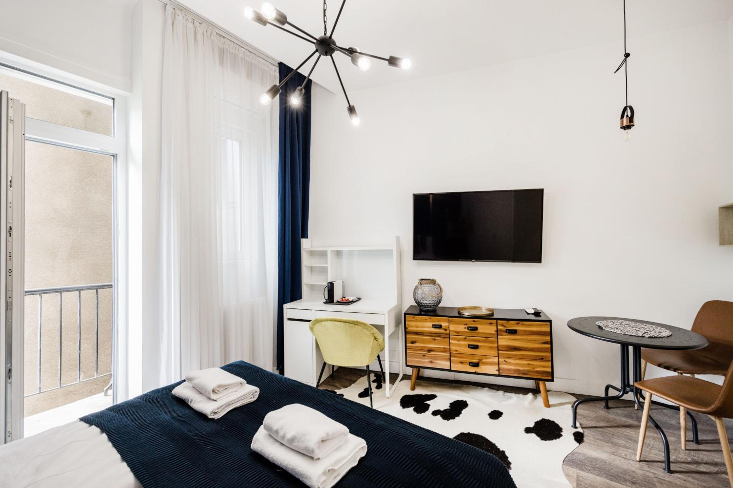 One-Bedroom Apartment - Photo 8