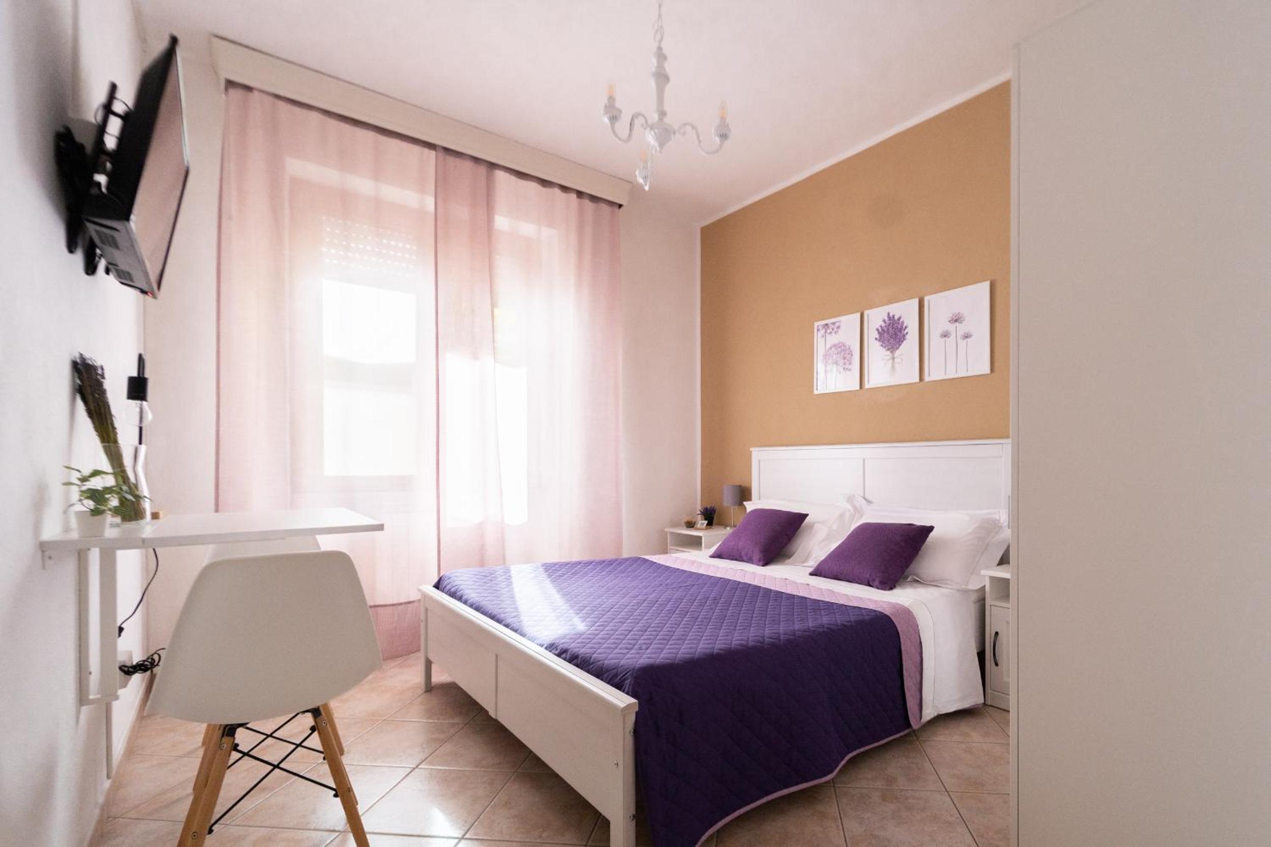 Double Room - Photo 7