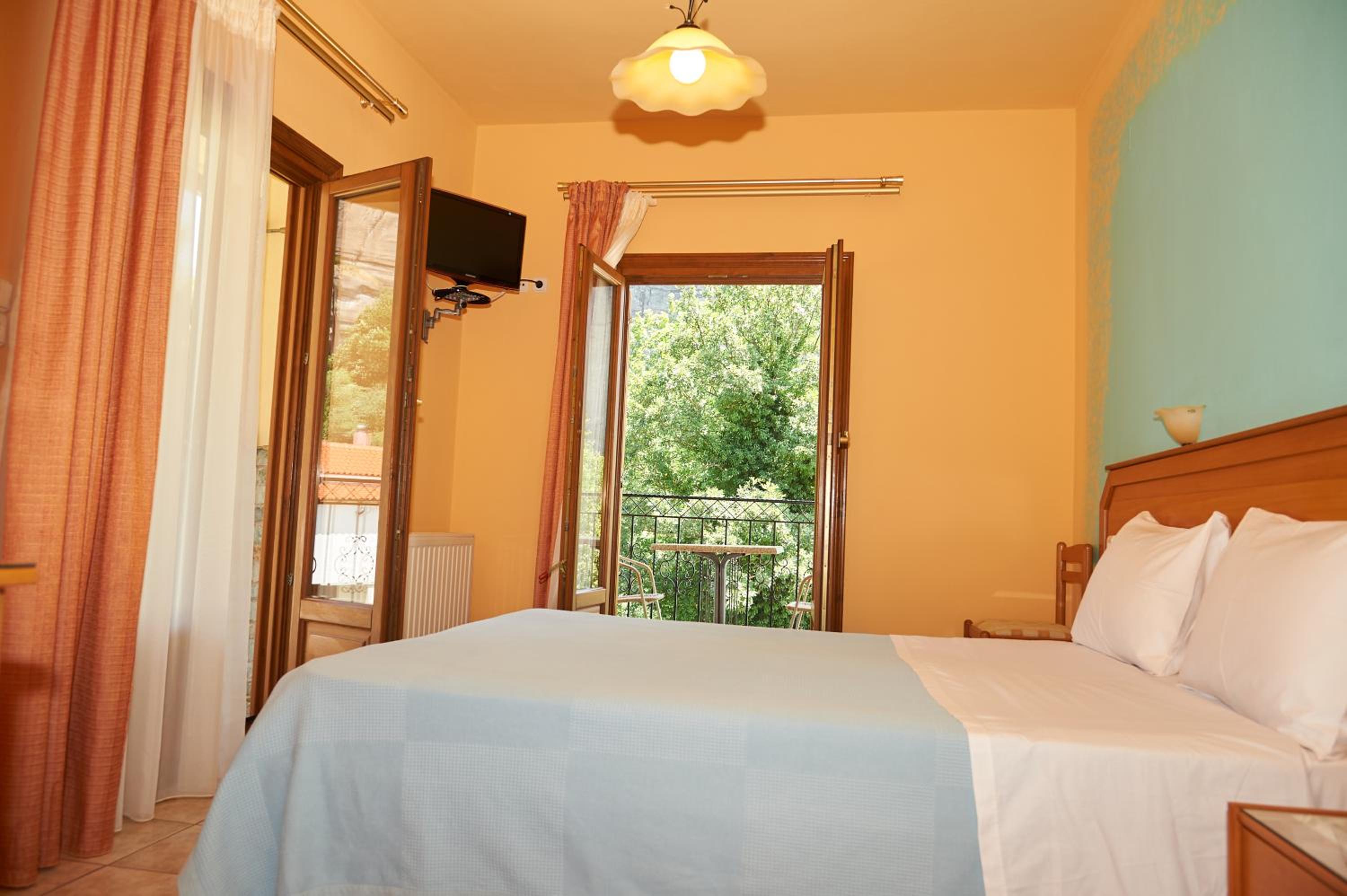 Double Room with Panoramic Meteora View photo 3