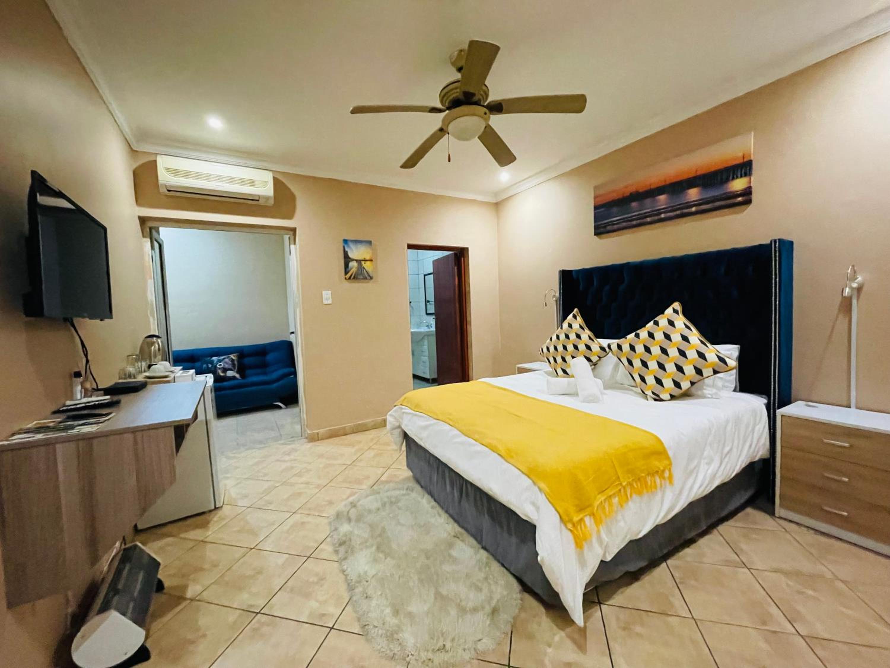 Double Room with Private Bathroom - Photo 1