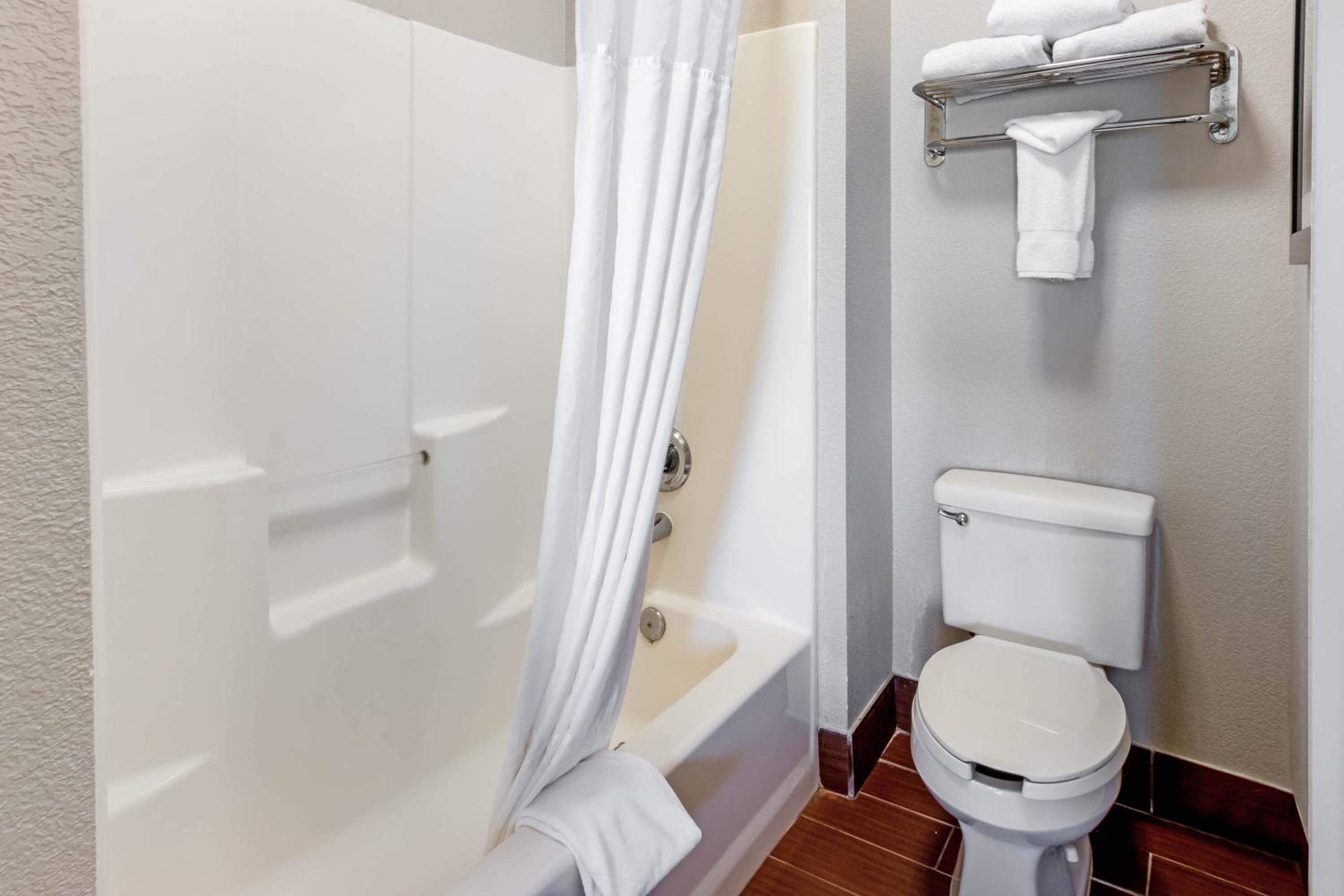 Deluxe King Room - Photo 6