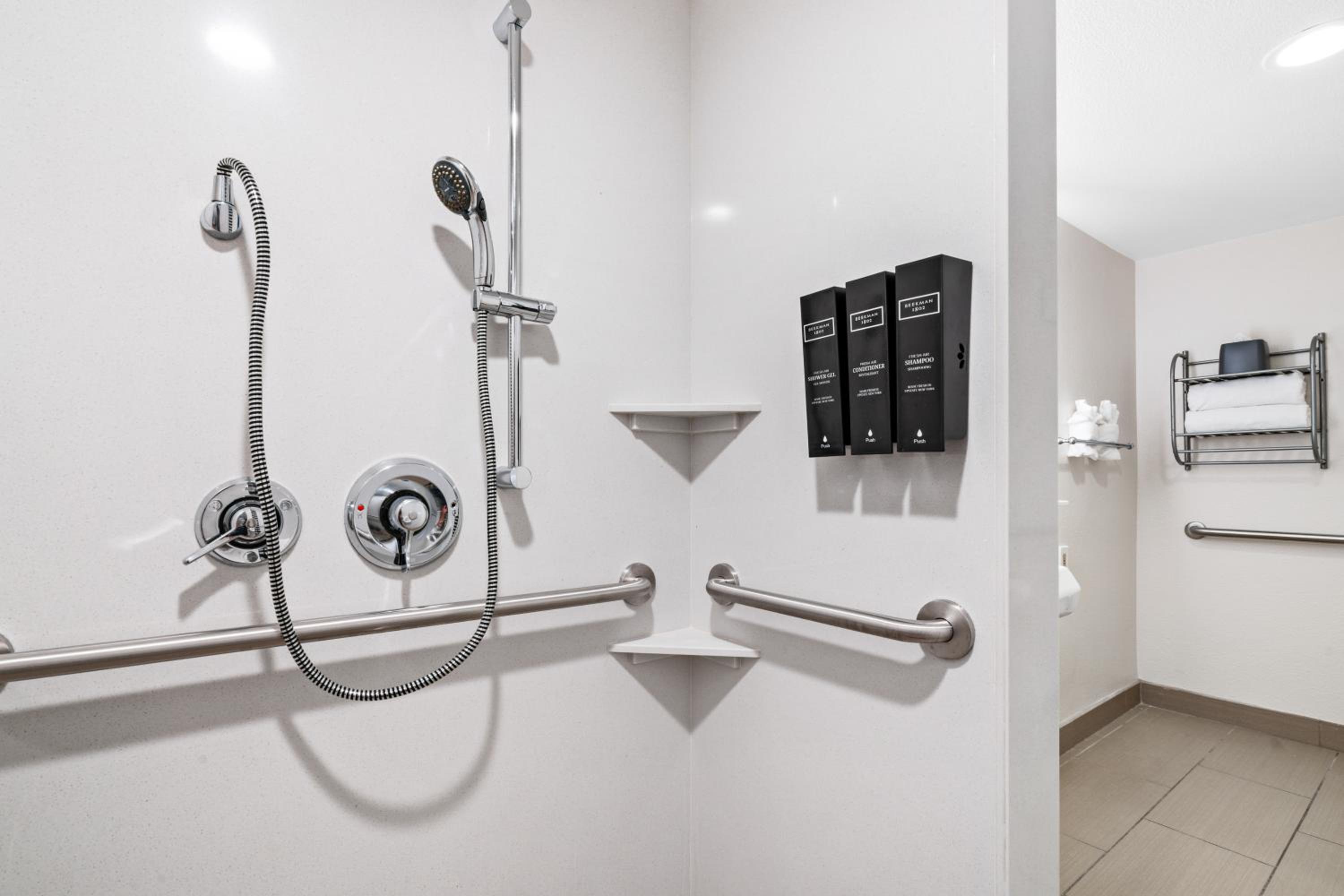 King Room - Accessible/Non-Smoking photo 3