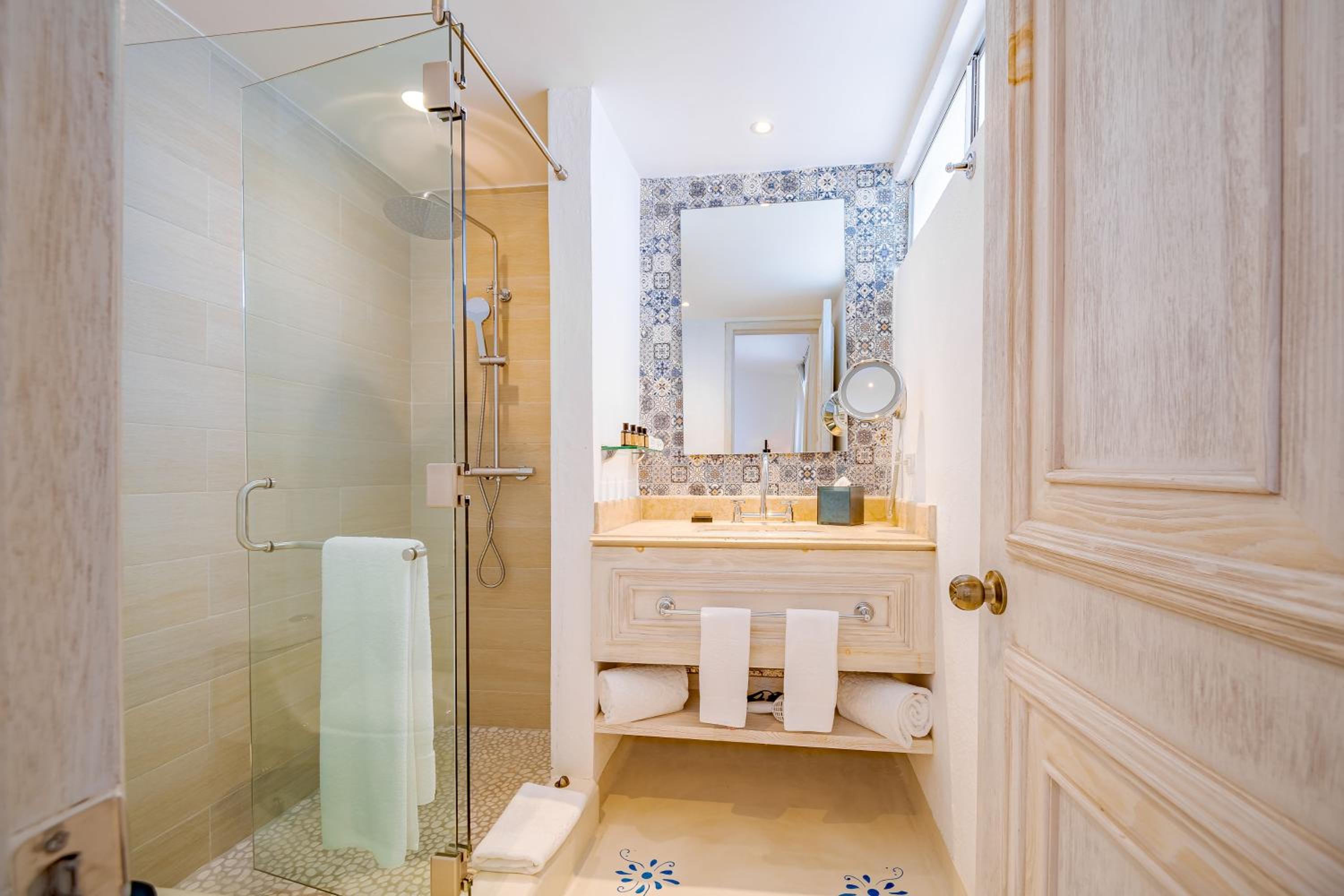 One Bedroom Garden Suite thumbnail 5