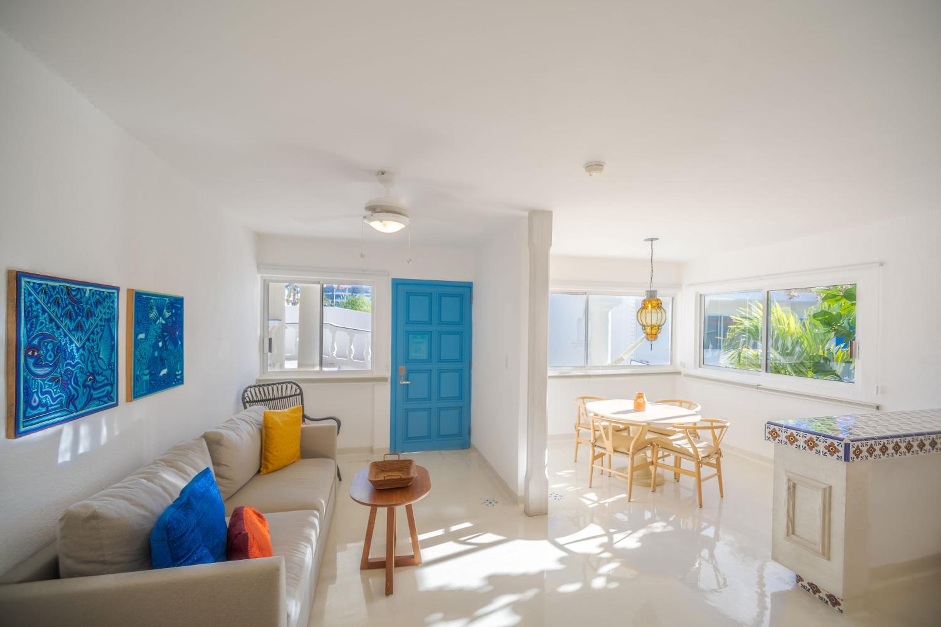 One Bedroom Parcial Ocean View Suite thumbnail 5
