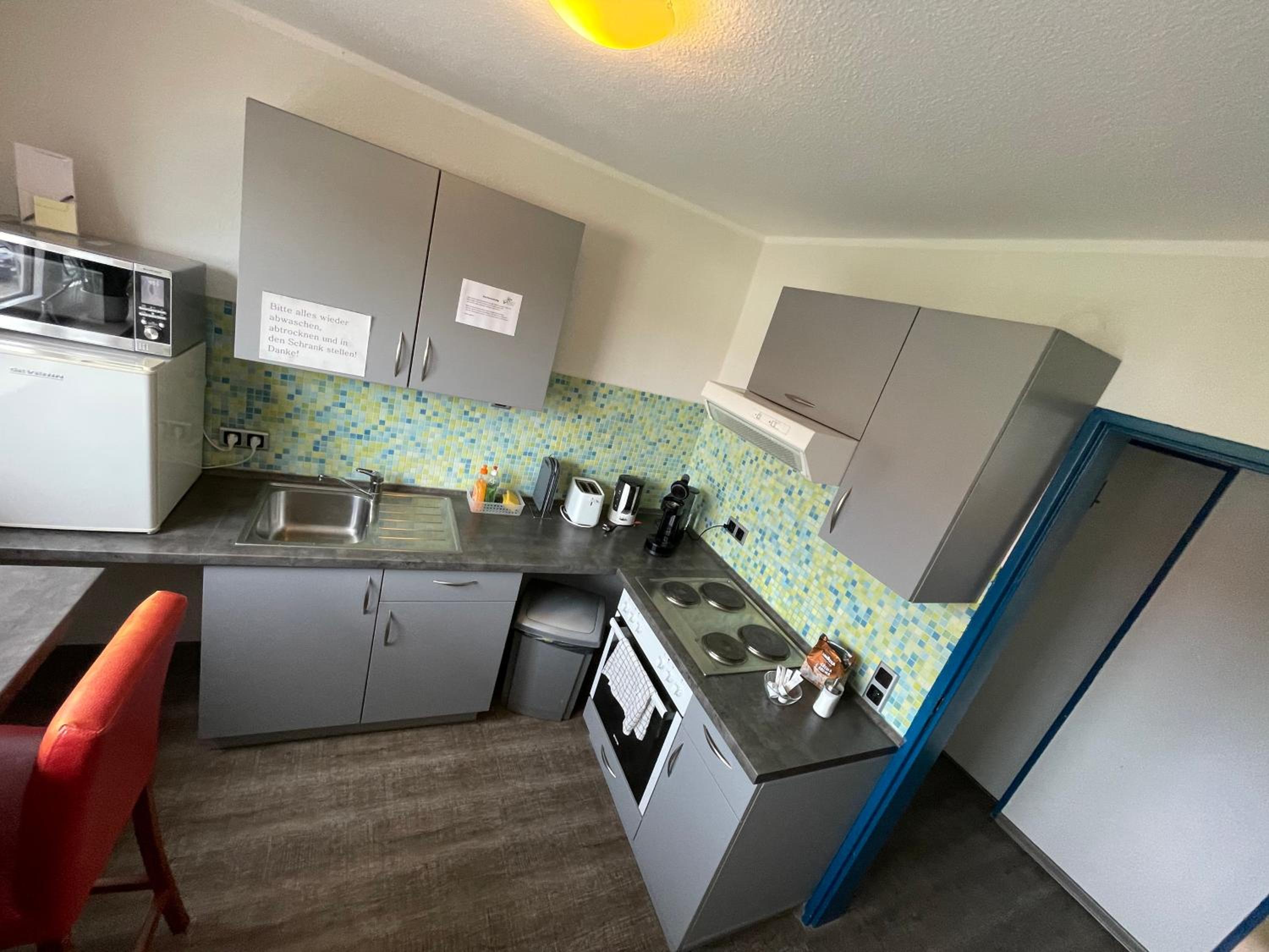 Single Room with Shared Bathroom photo 2