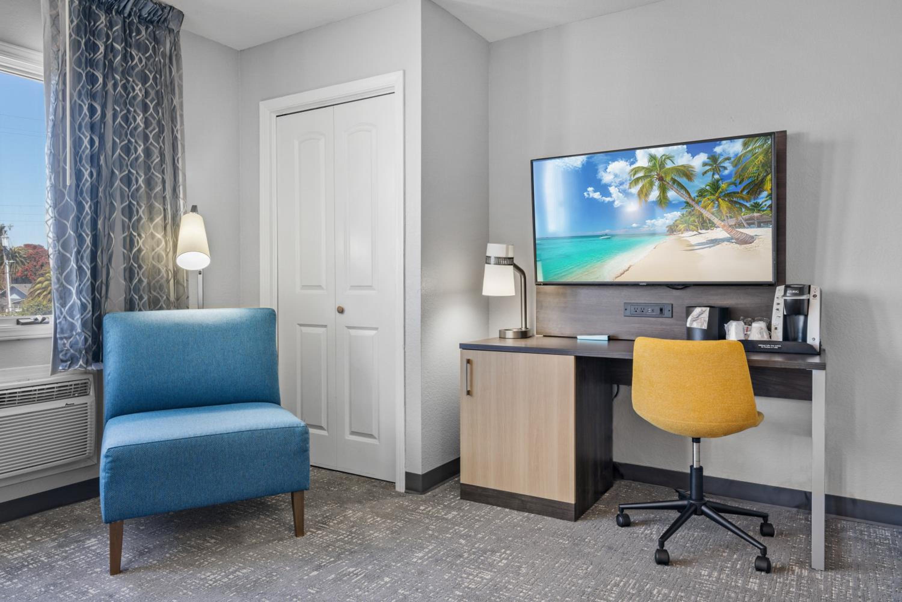 Deluxe Queen Room