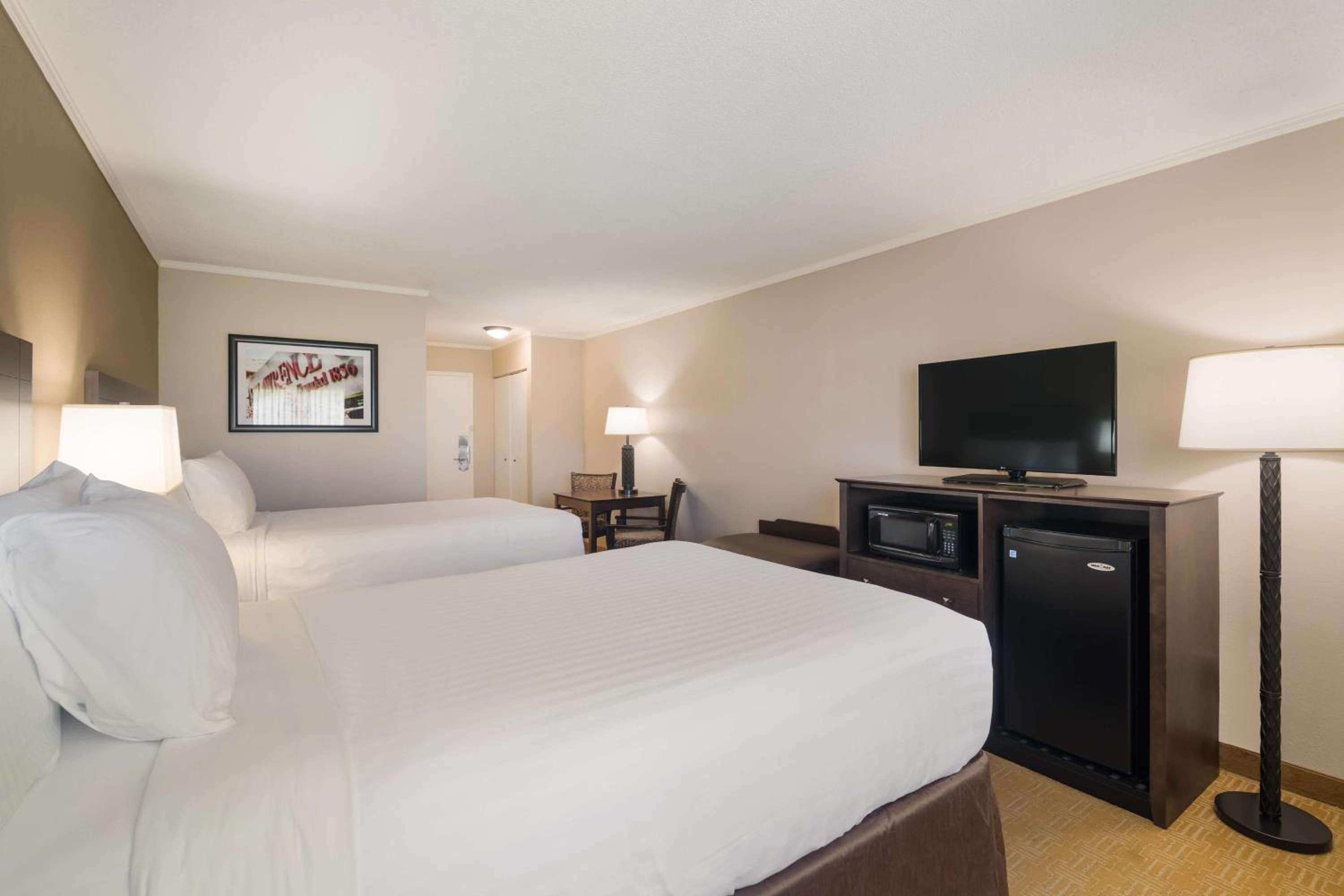 Double Room with Two Double Beds - Non-Smoking photo 3