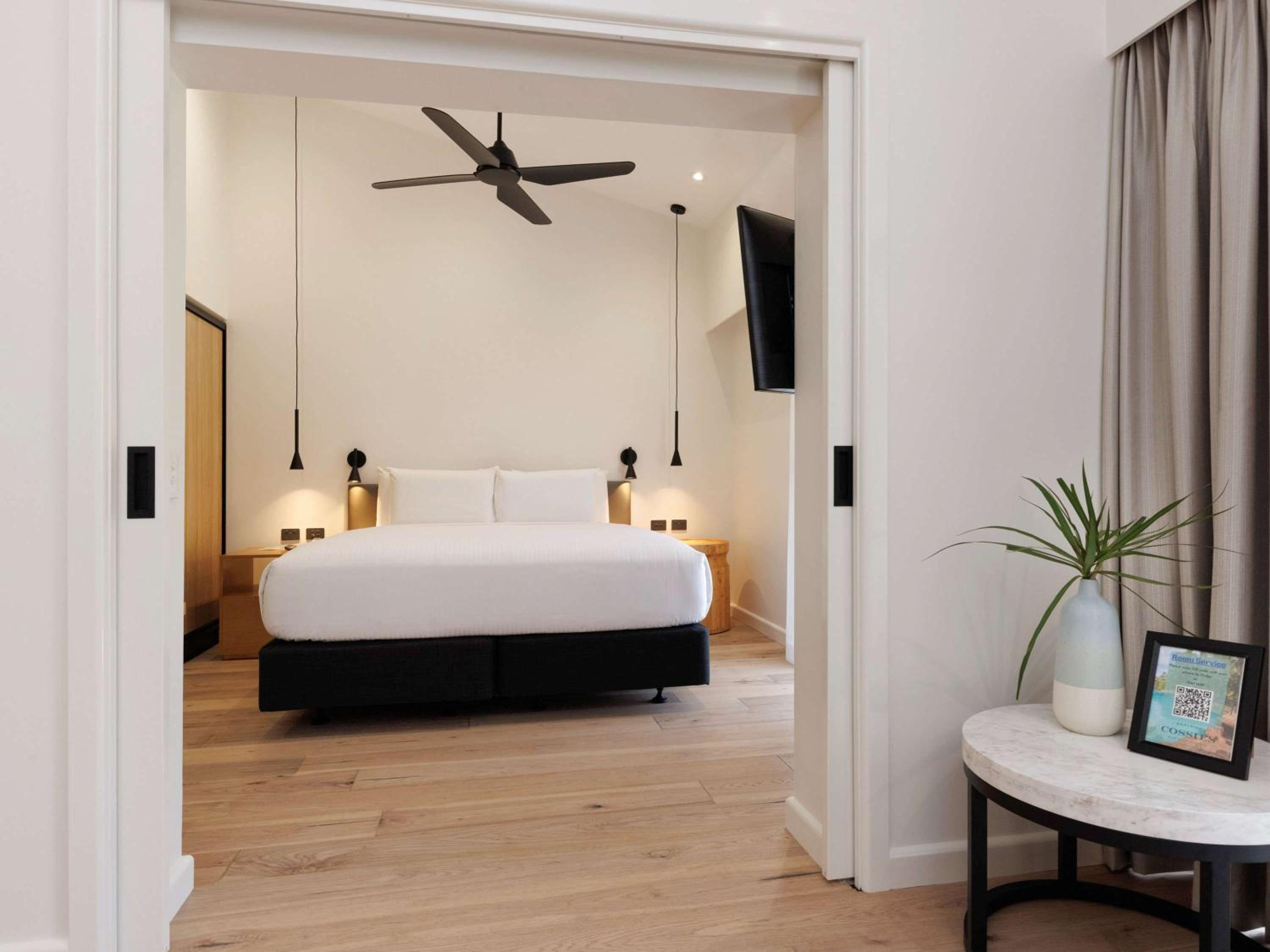 Deluxe King Suite - Photo 1