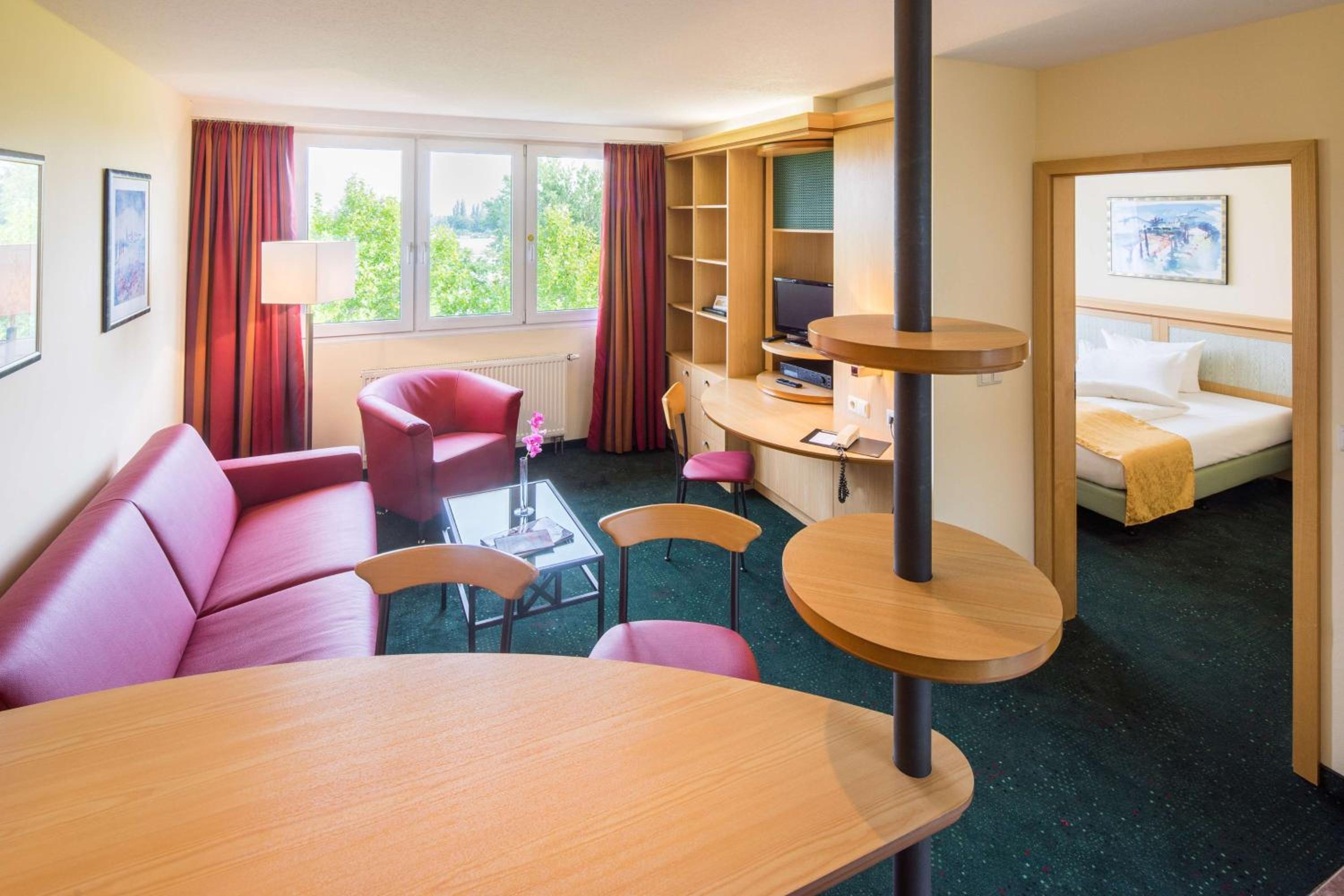 Superior Suite with Garden View - Photo 4