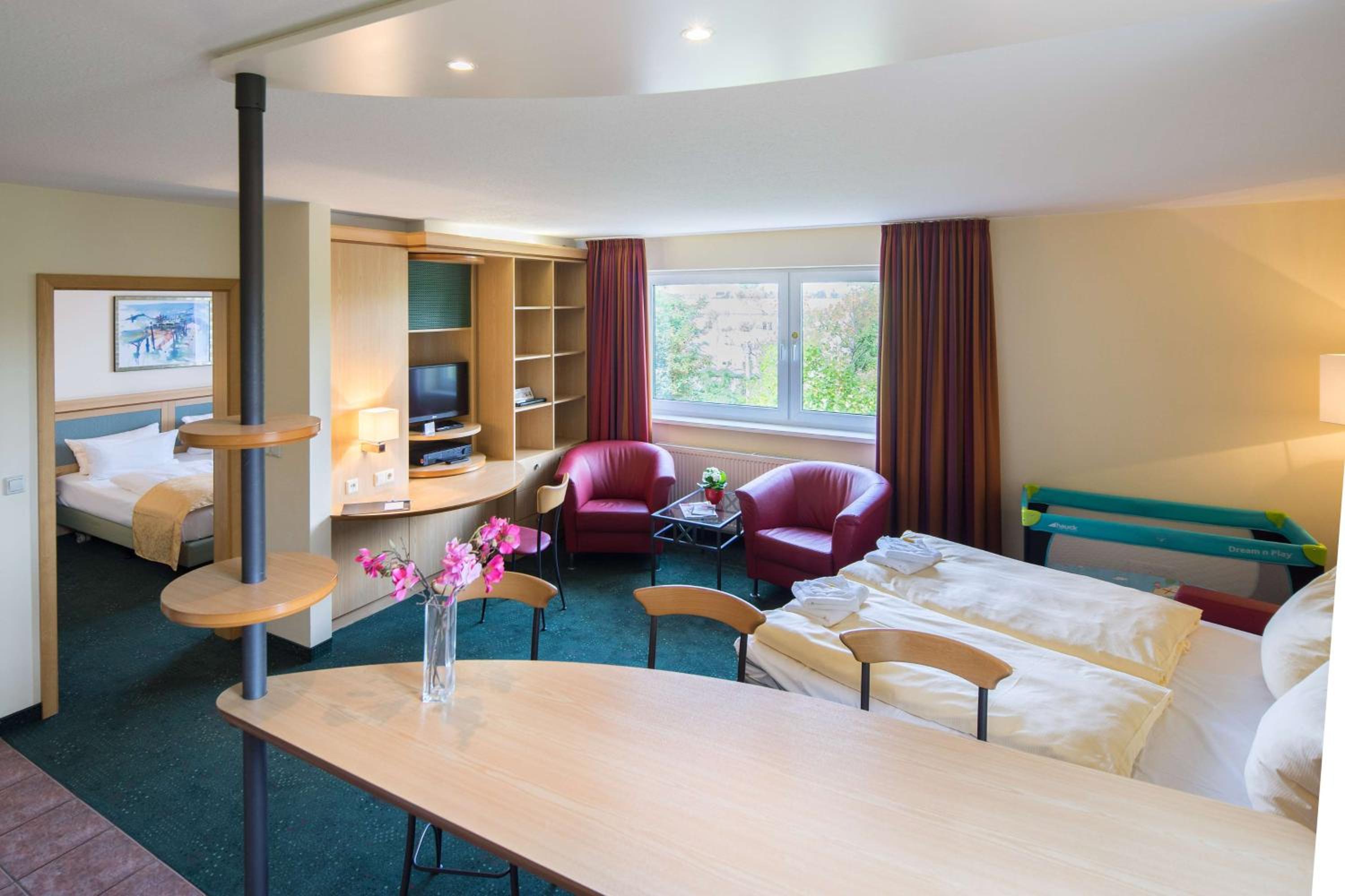 Family Suite (2 Adults + 2 Children) - Photo 1
