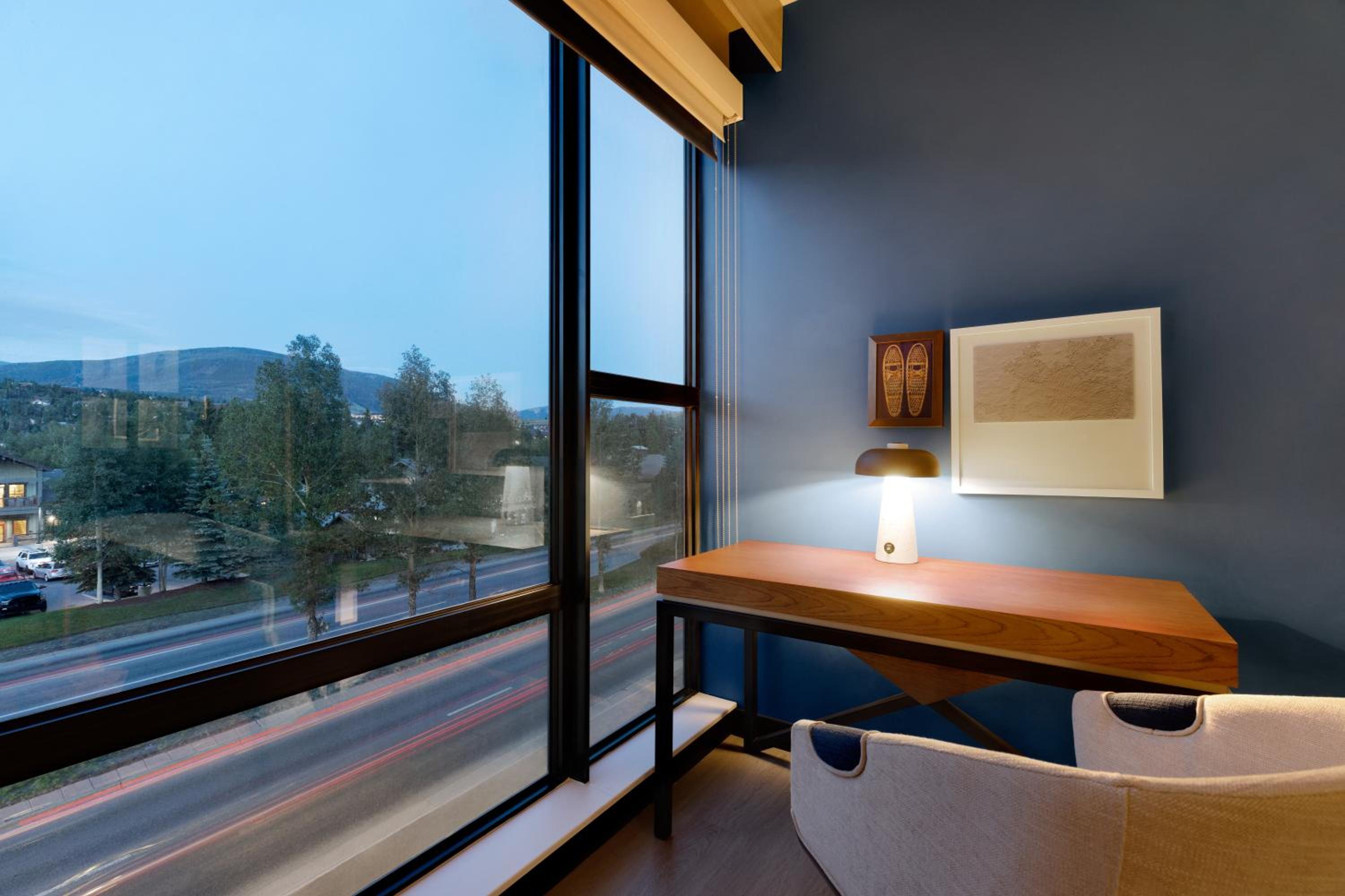 Premium King Room - Photo 6