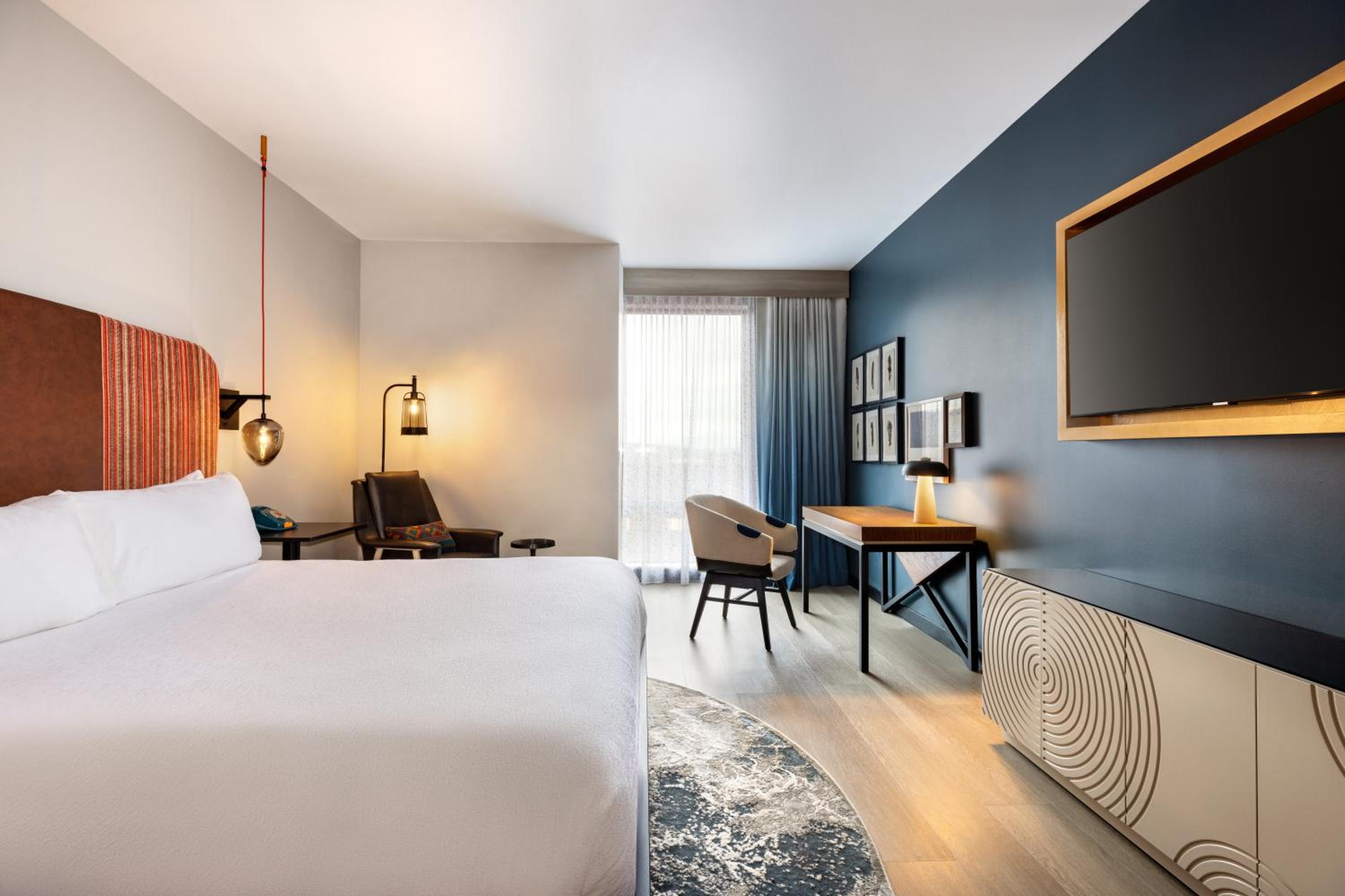 Standard King Room - Photo 4
