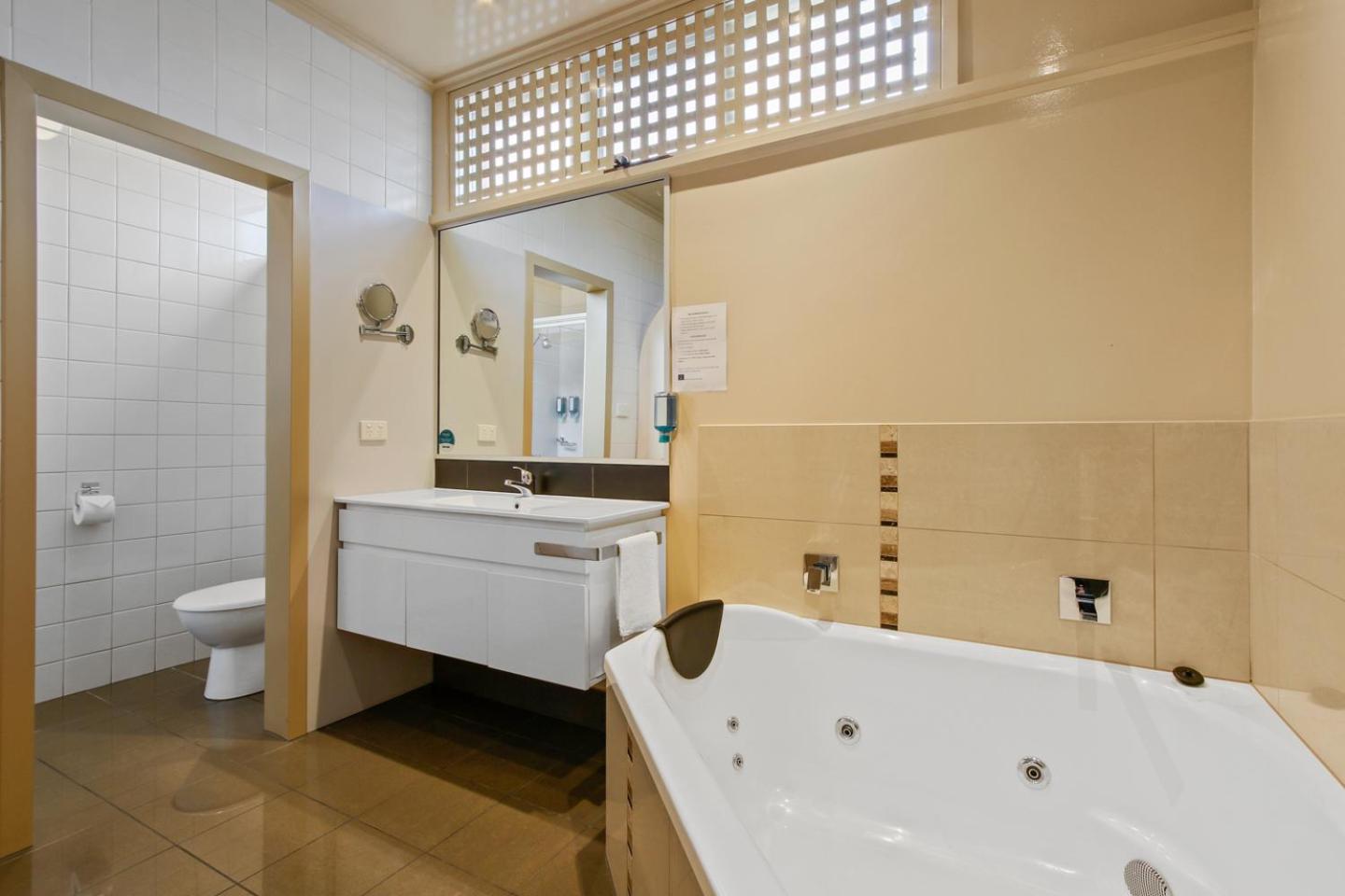 Deluxe Twin Room photo 2