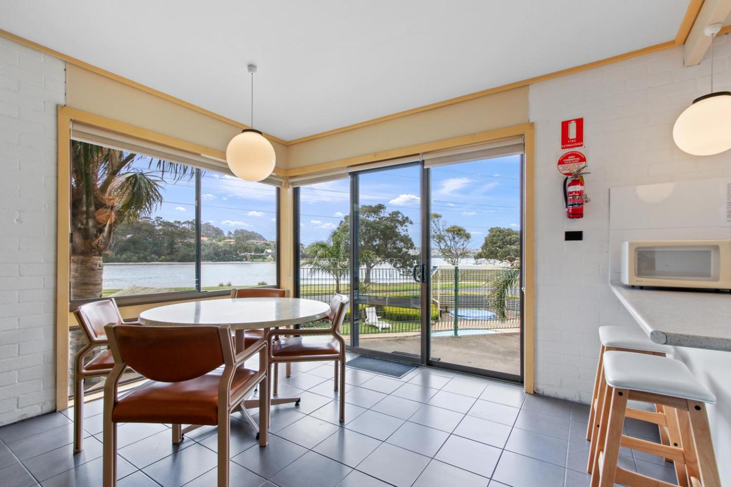 Two-Bedroom Apartment With Lake View photo 2