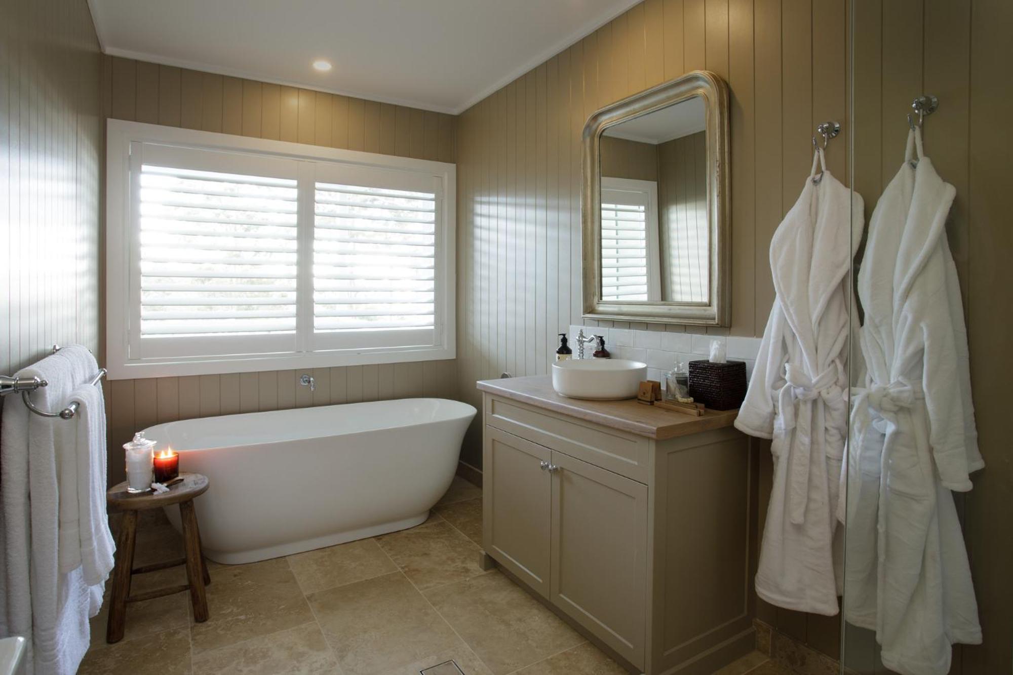 Lodge Bath Suite - Photo 15