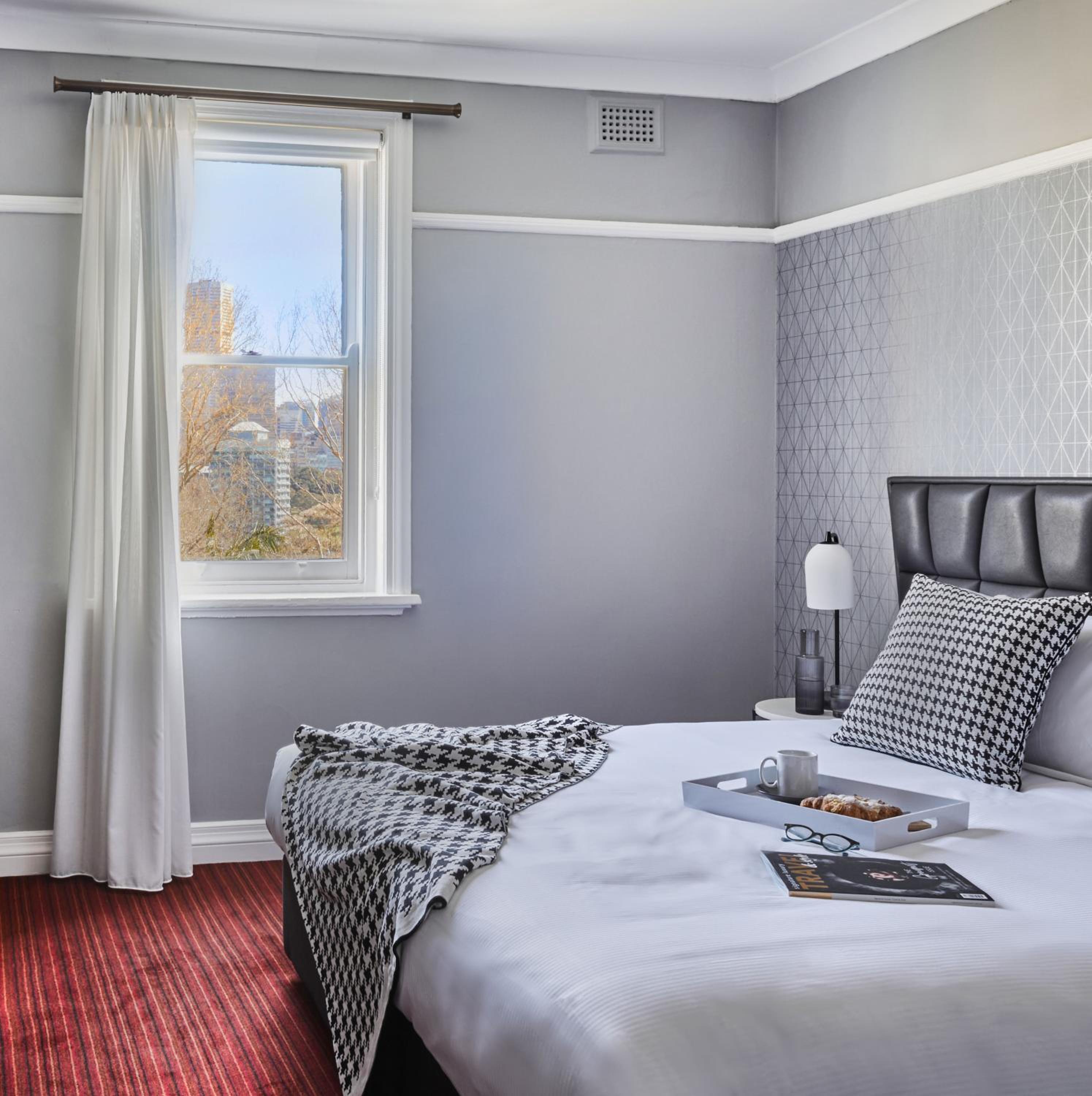 Heritage King Room thumbnail 6