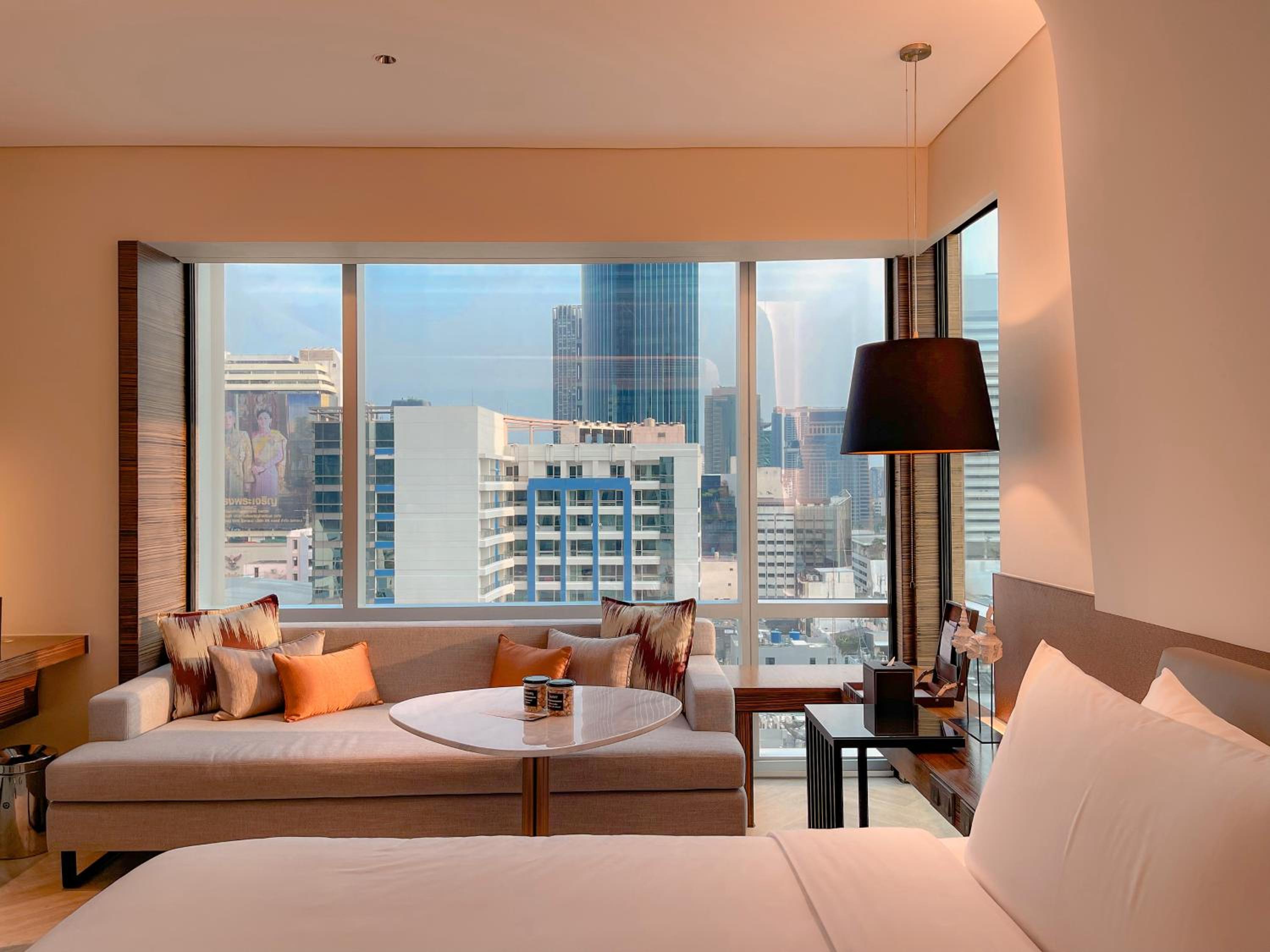 Deluxe Guest room, 1 King, Corner room