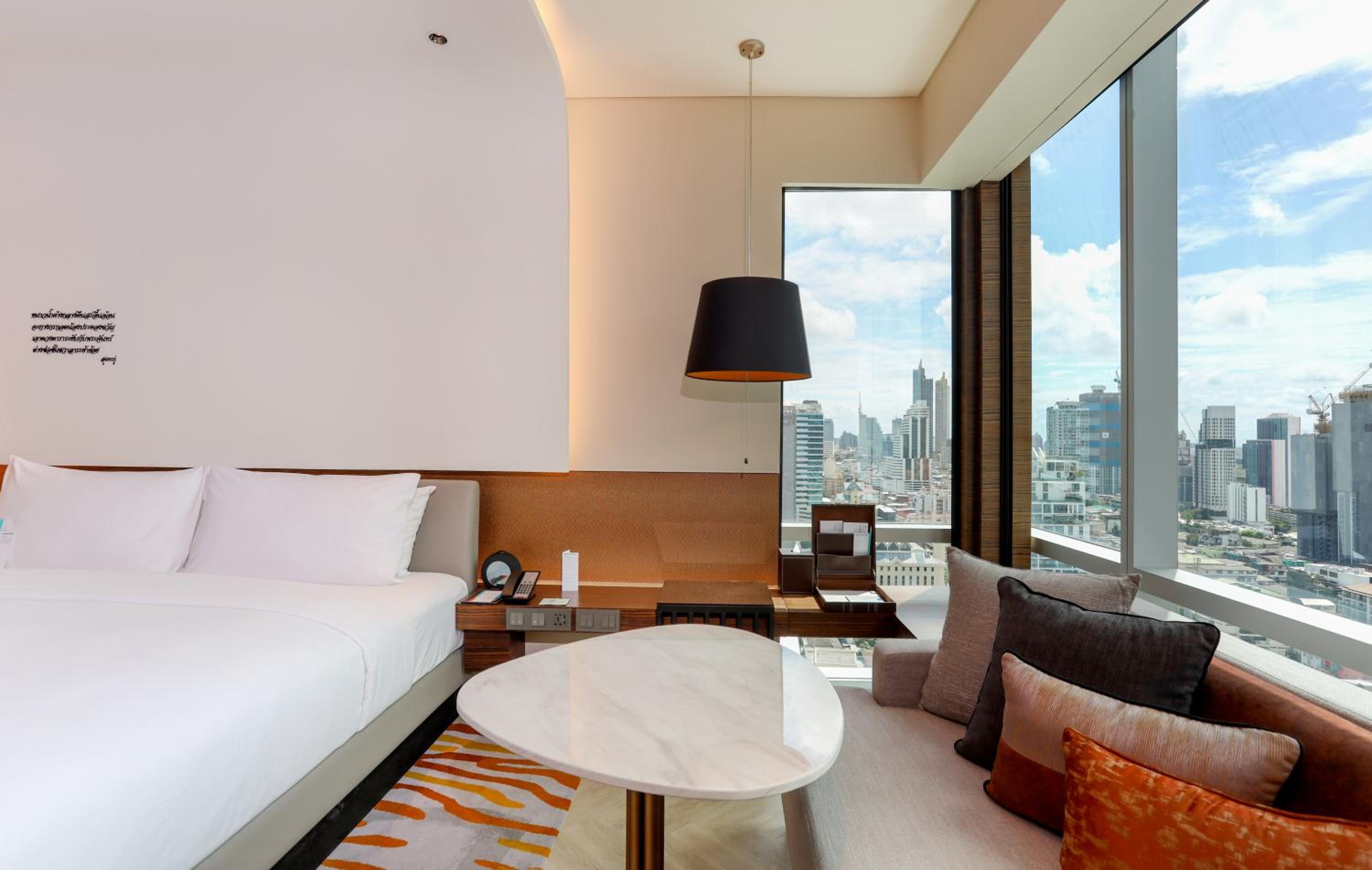 Deluxe Guest room, 1 King, Corner room