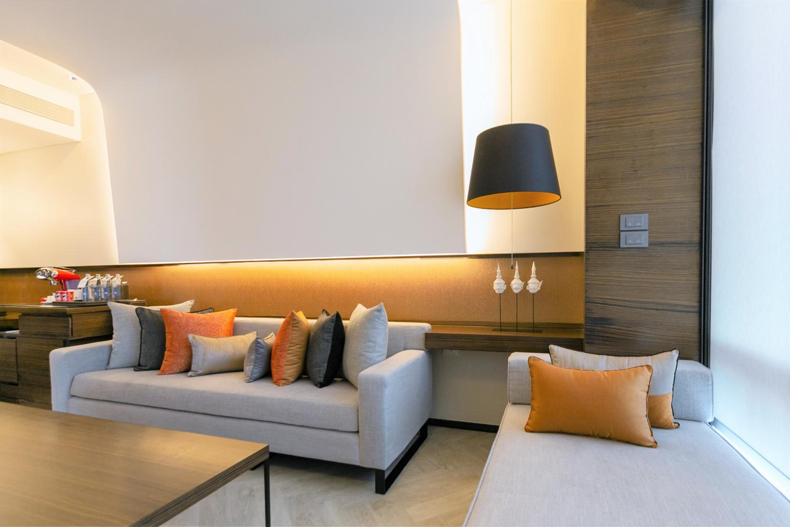 Suite, 1 King, Corner room
