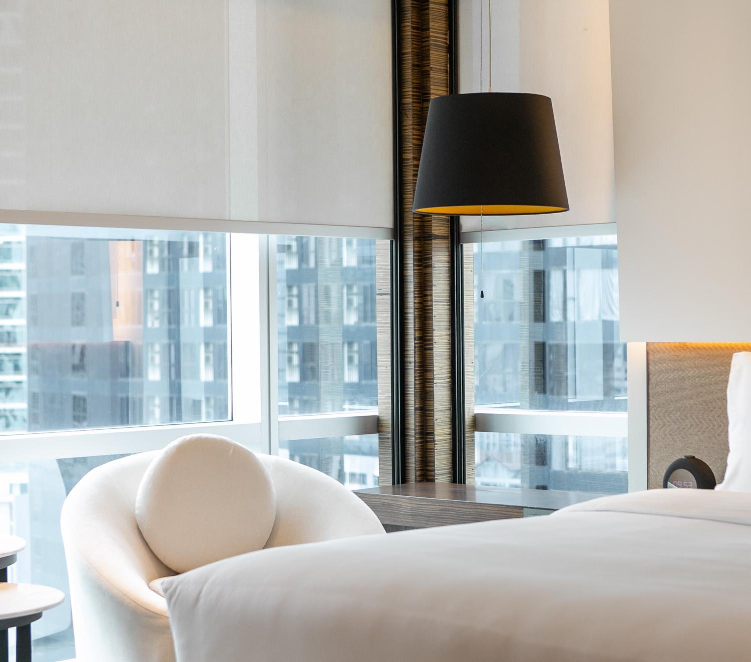 Suite, 2 Twin/Single Bed(s), Corner room thumbnail 6