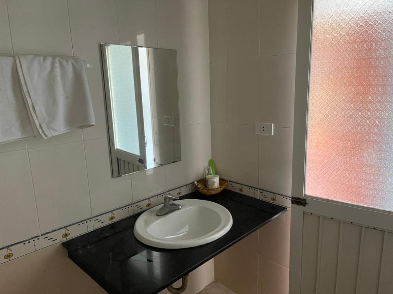 Twin Room - Photo 5