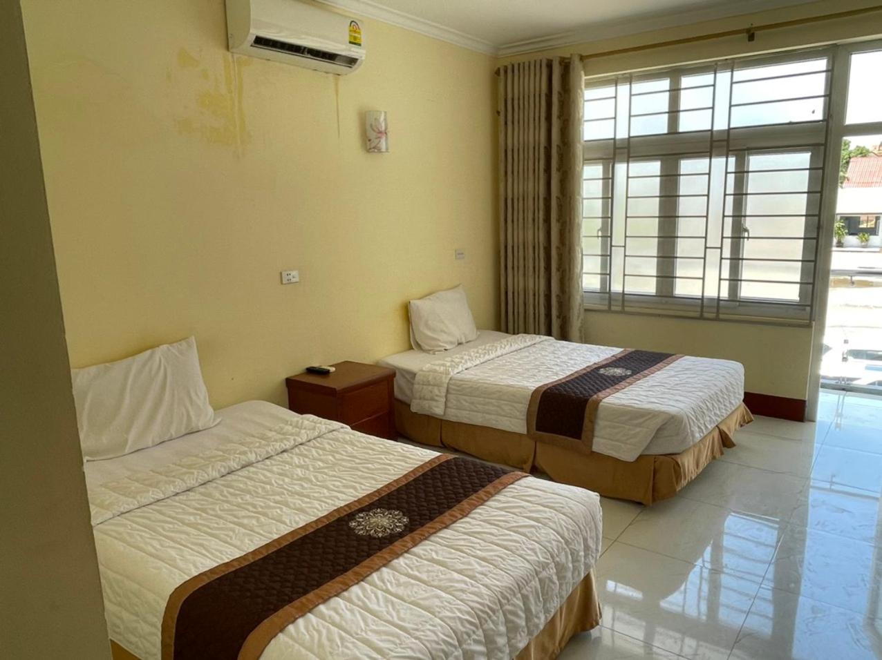 Twin Room with Balcony - Photo 7