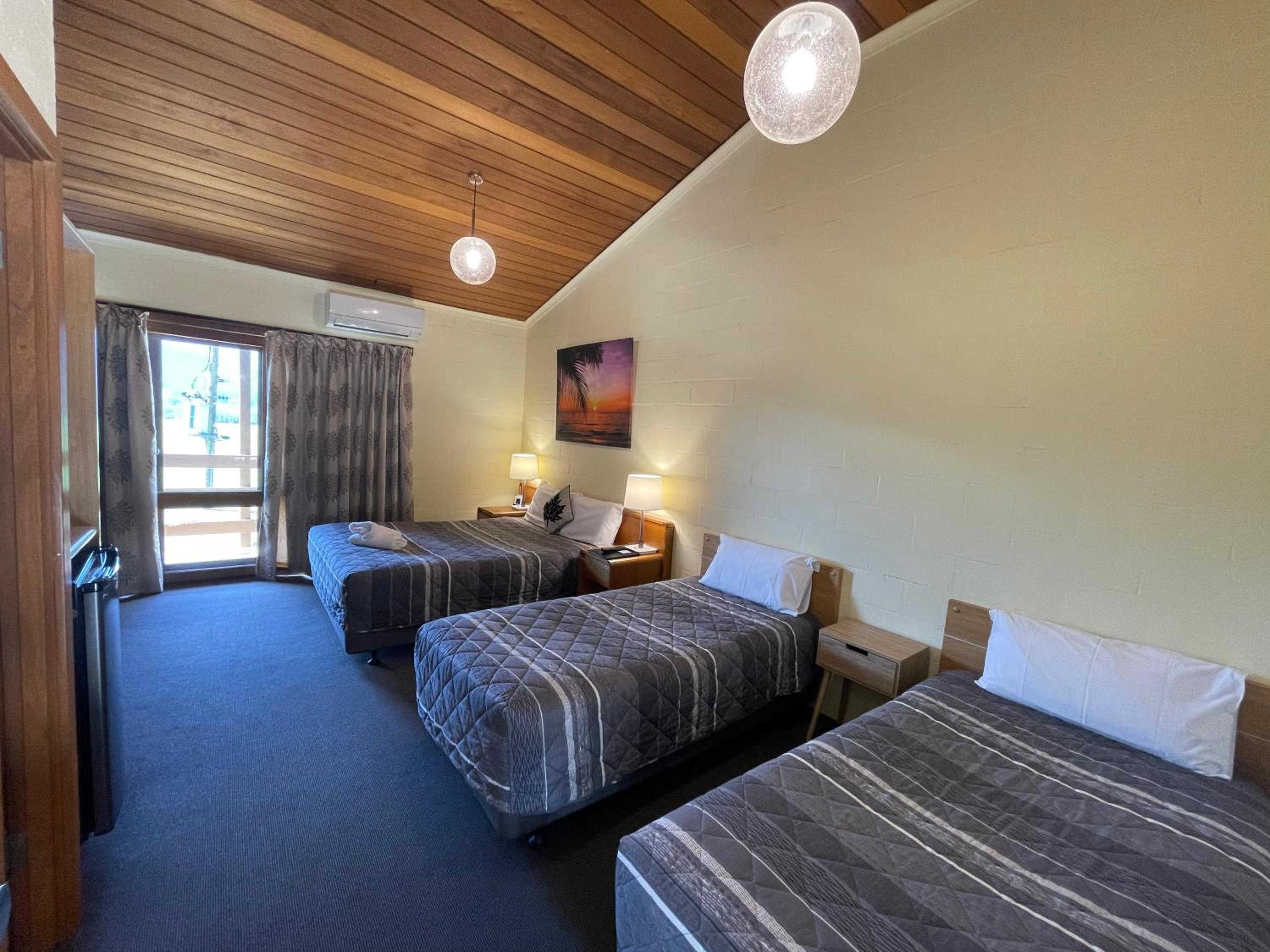 Family Room with Mountain View photo 1