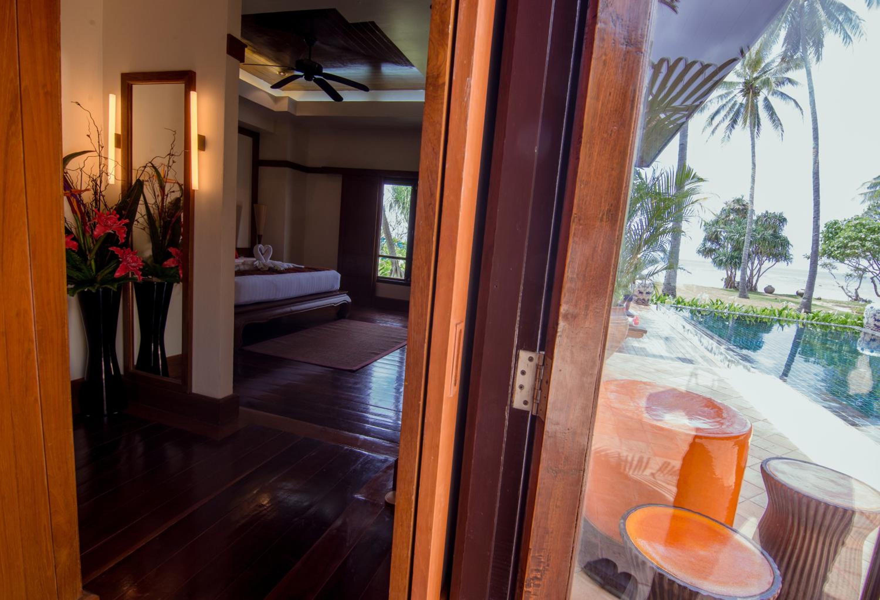 Villa - Beach Front photo 2