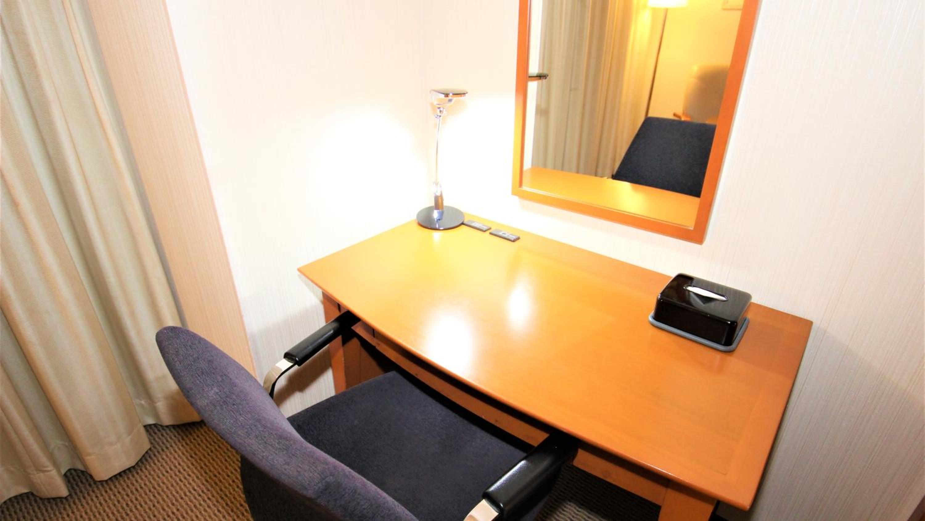 Standard King Room - Mid Floor/Non-Smoking - Photo 1