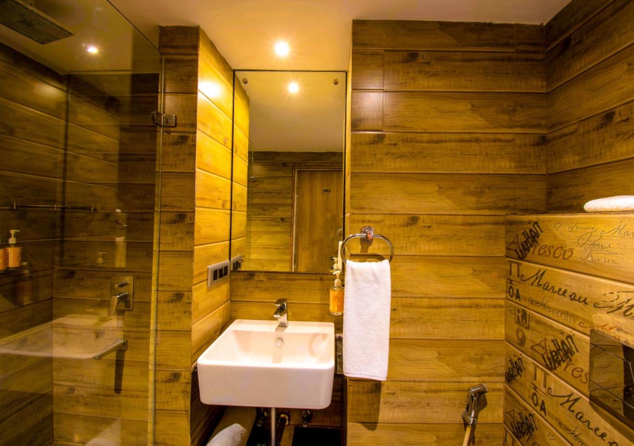 Standard King Room - Photo 5