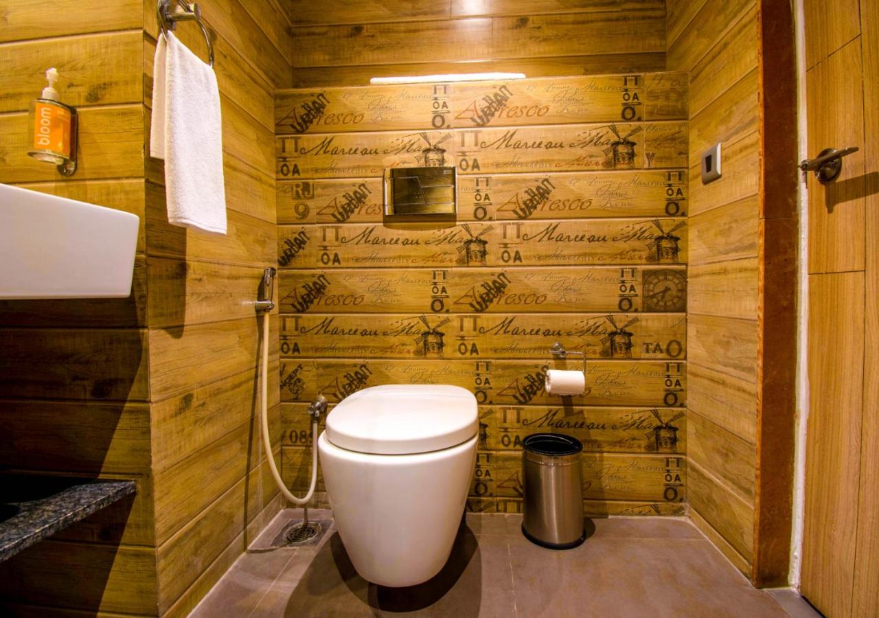 Standard King Room - Photo 6