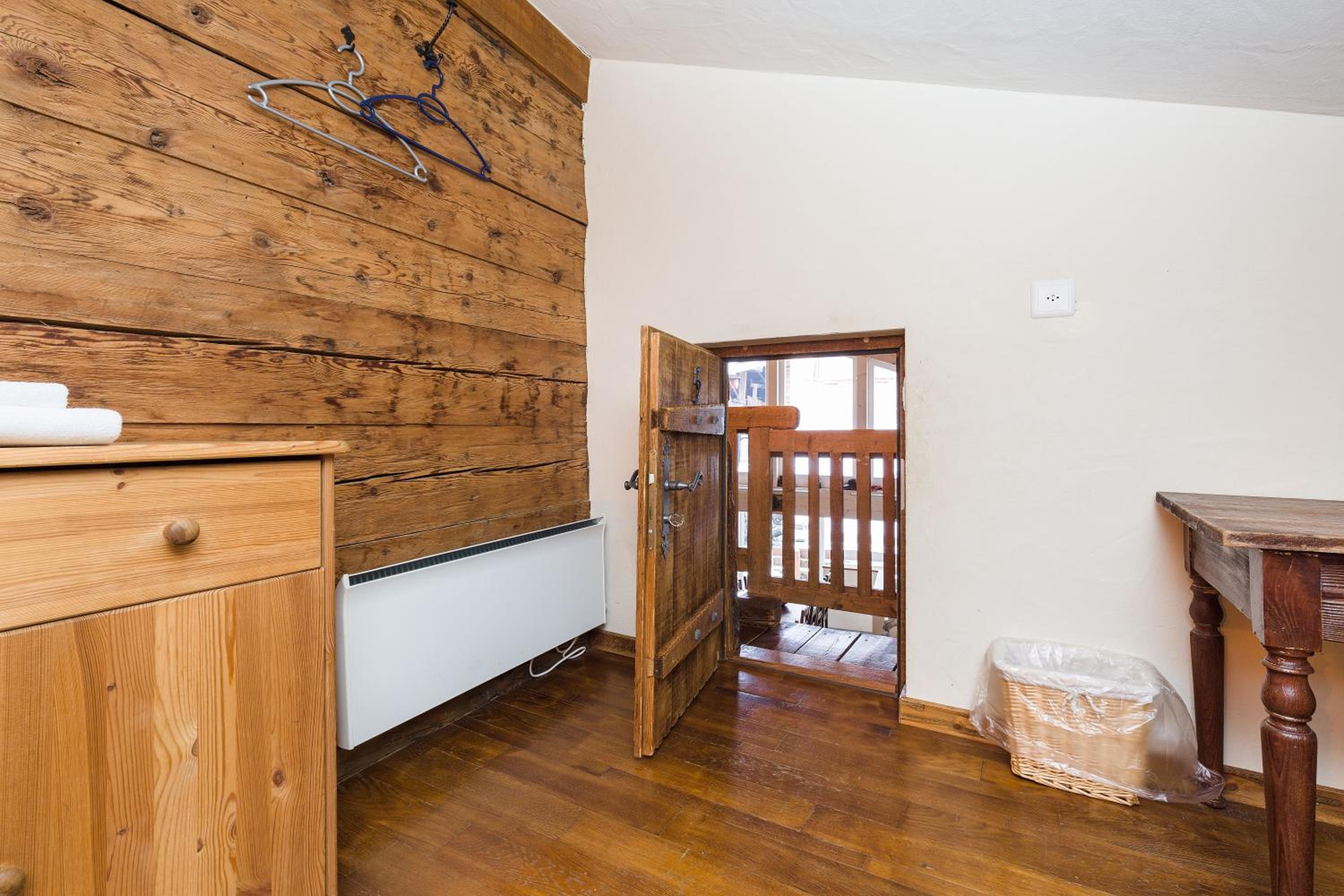 Double Room with Shared Bathroom photo 3