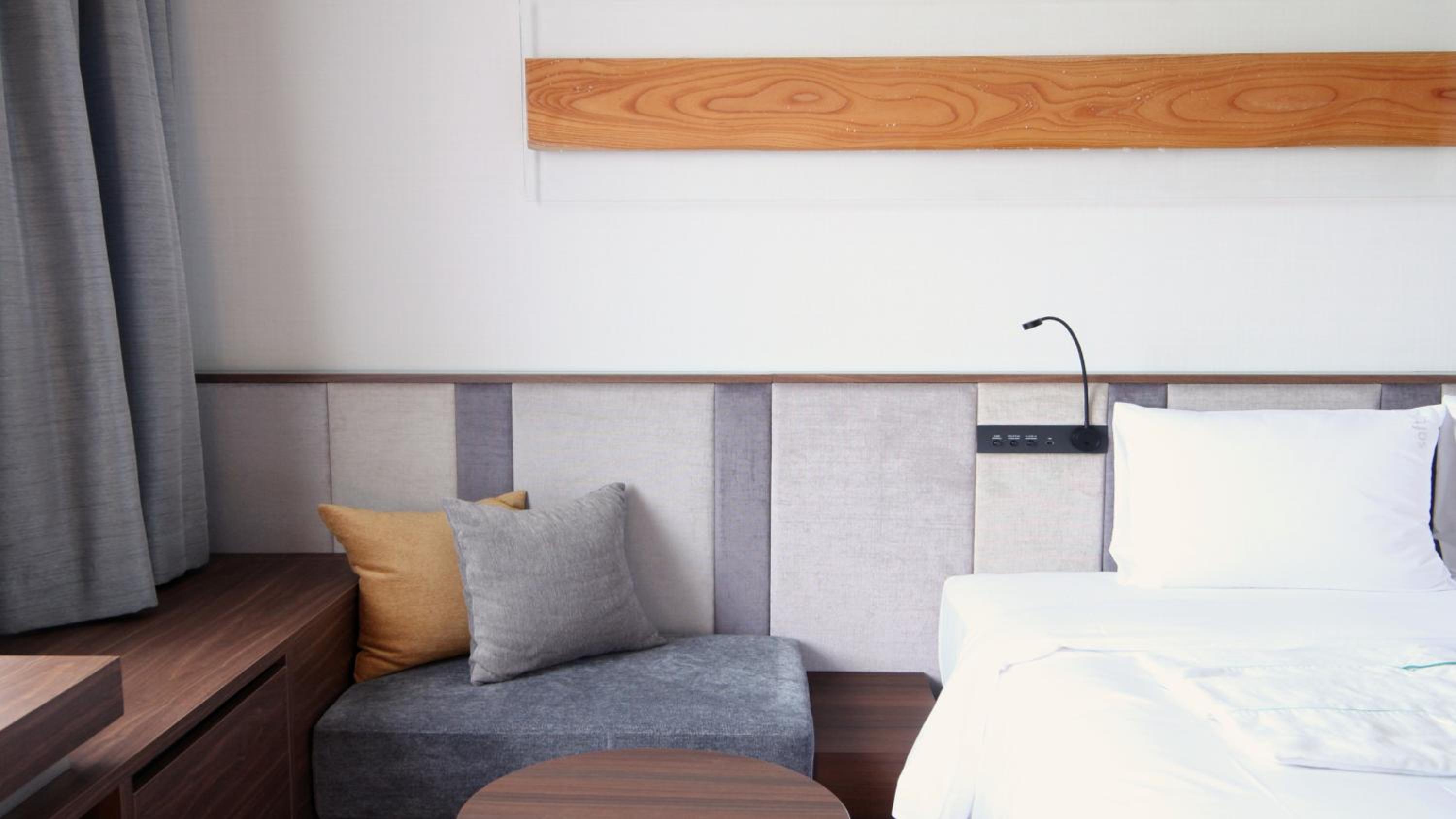 Standard King Room - High Floor/Non-Smoking - Photo 19