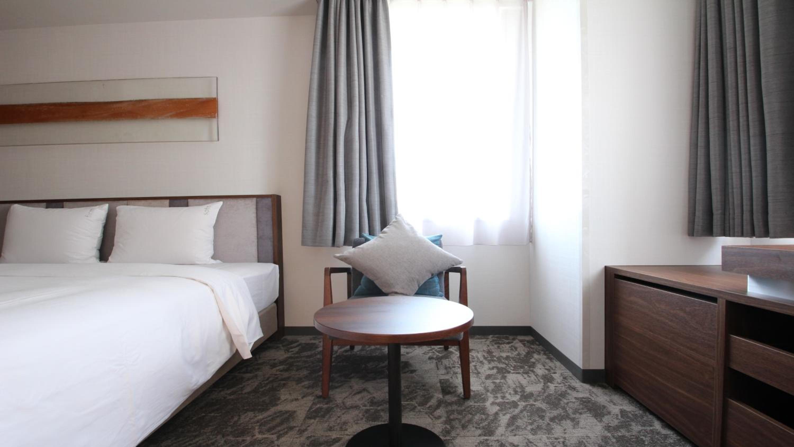 Premium King Room with Lounge Access photo 1