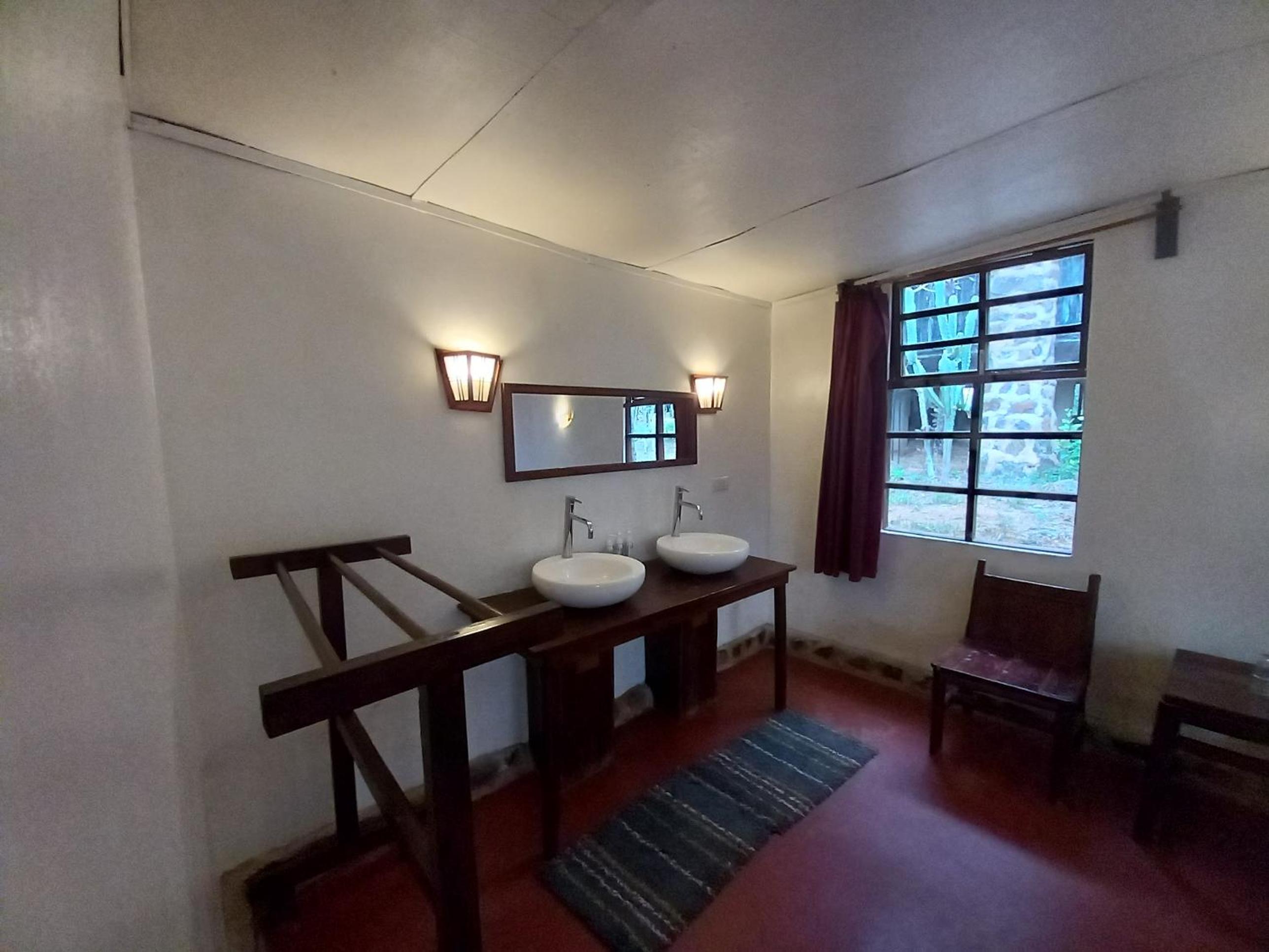 Twin Room with Private Bathroom photo 1