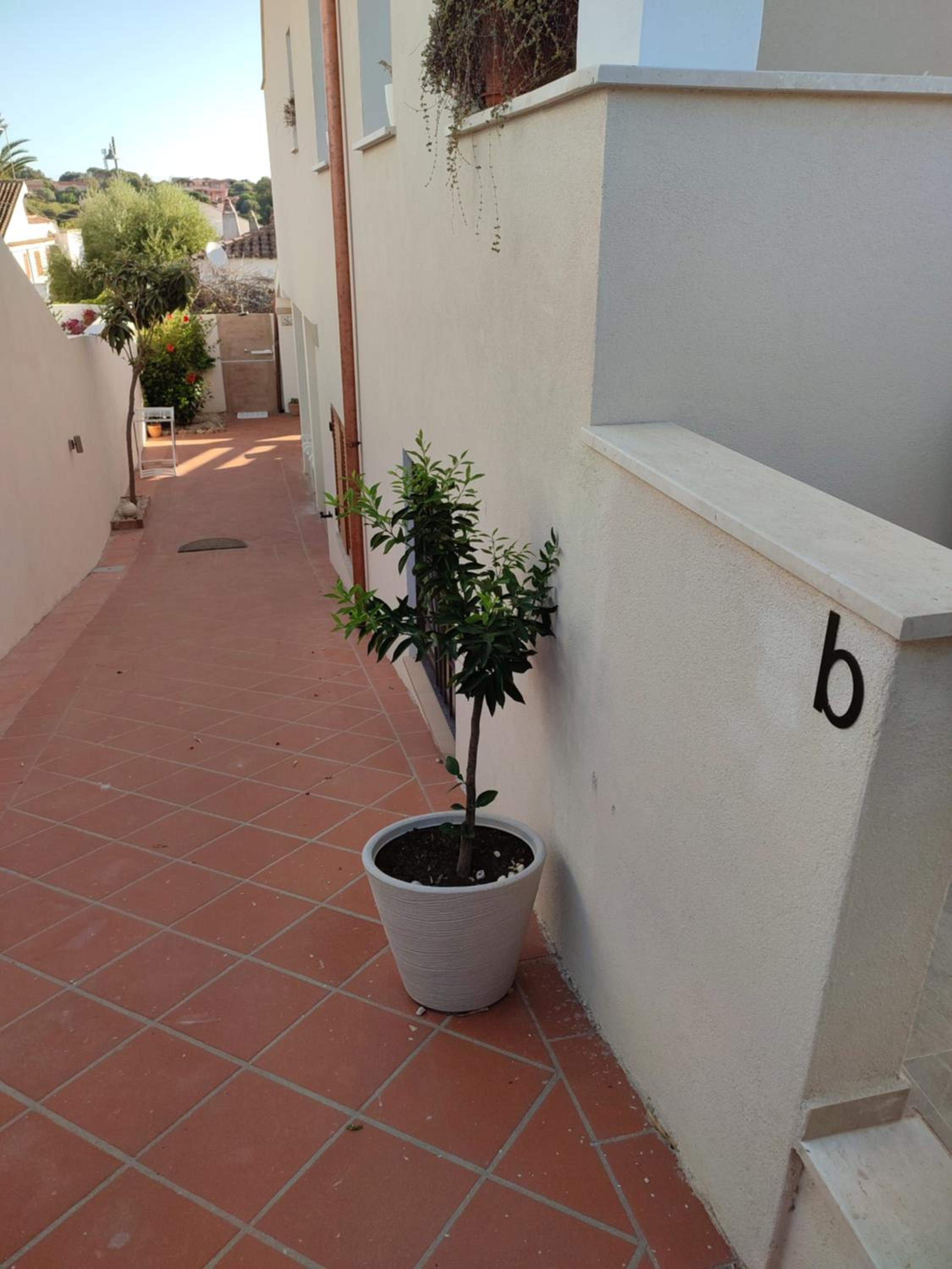 Two-Bedroom House - Photo 2