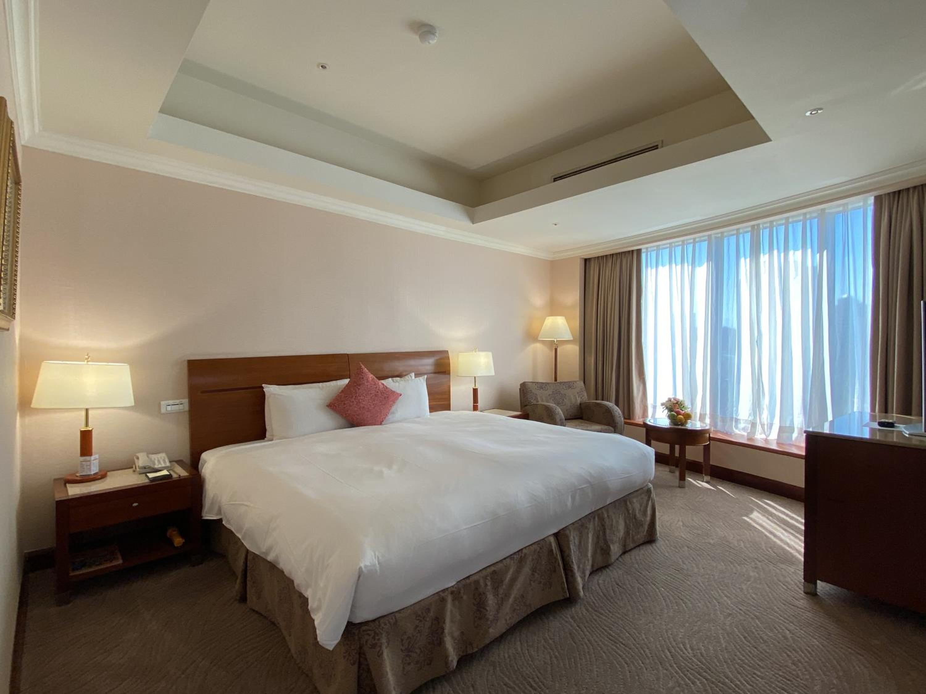 Suite - Photo 9