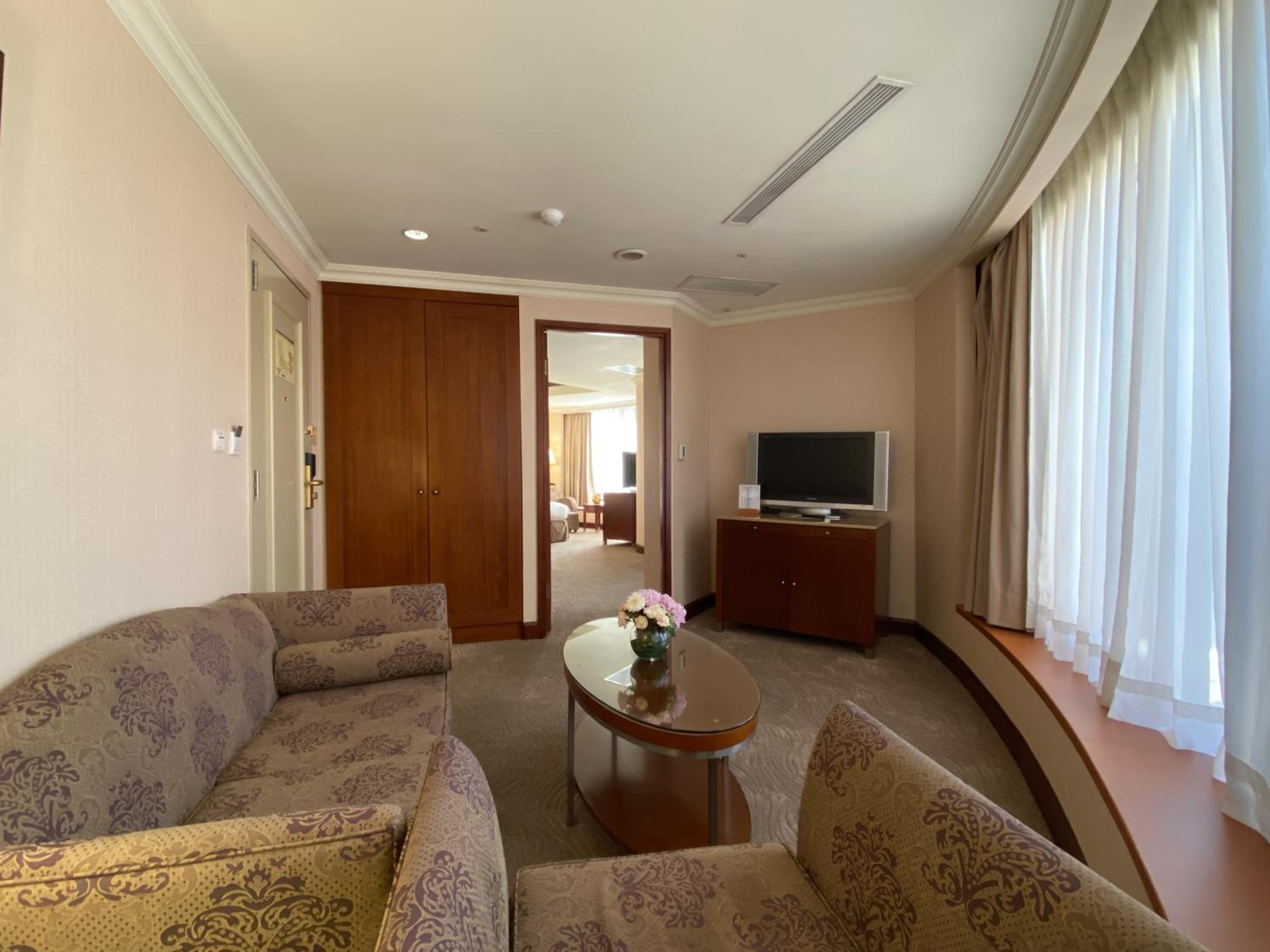 Suite - Photo 7