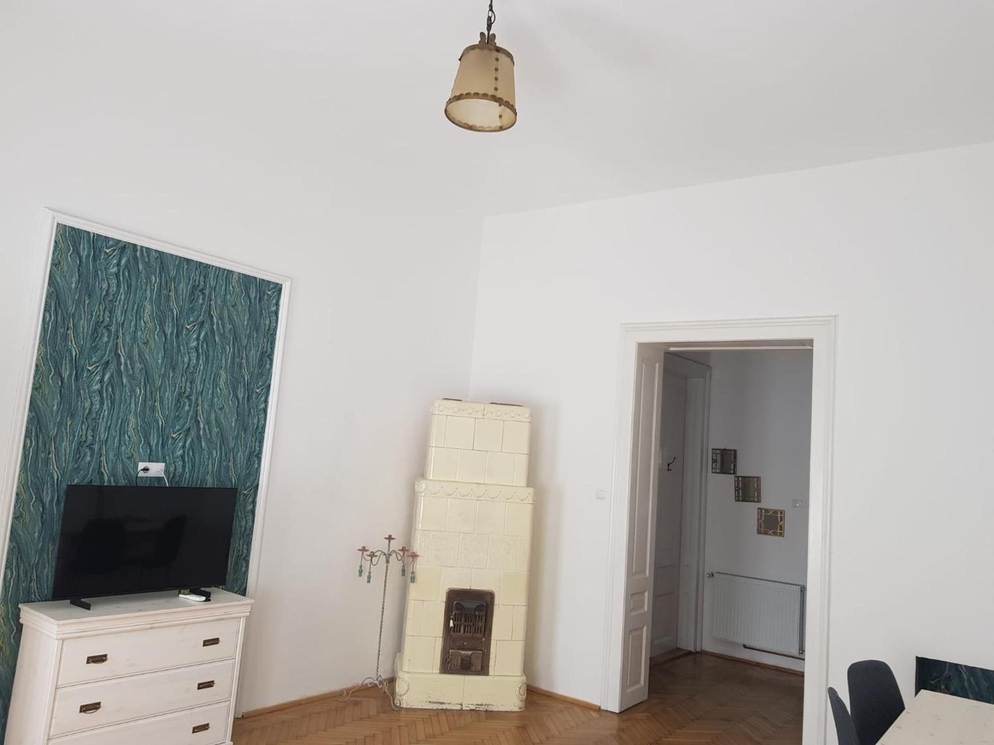 Deluxe King Room - Photo 11