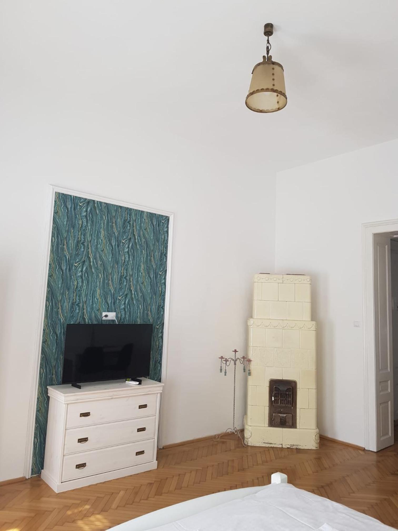 Deluxe King Room - Photo 6