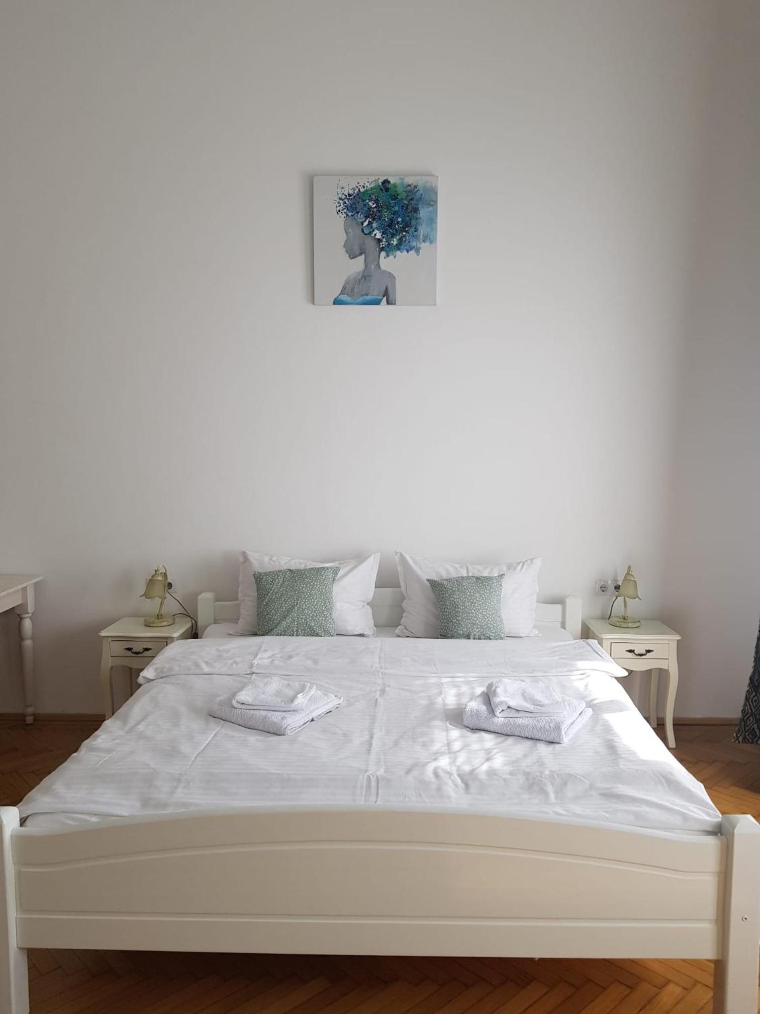 Deluxe King Room - Photo 1