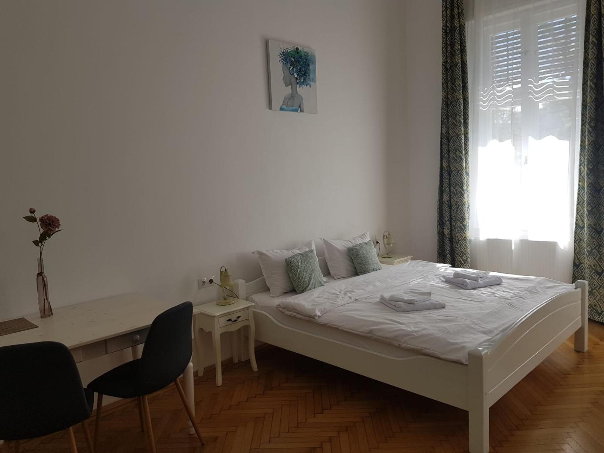 Deluxe King Room - Photo 3